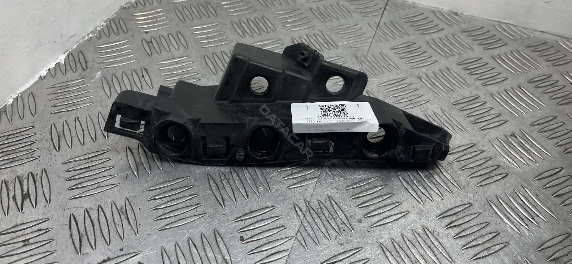 Кронштейн-направляющая бампера 4M0807284B