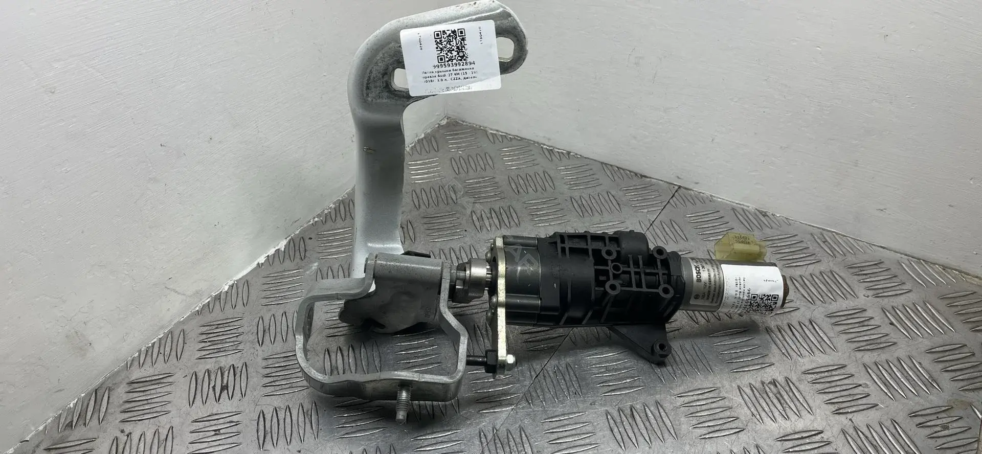 Петля крышки багажника 4M0827300C, 4M0827852A