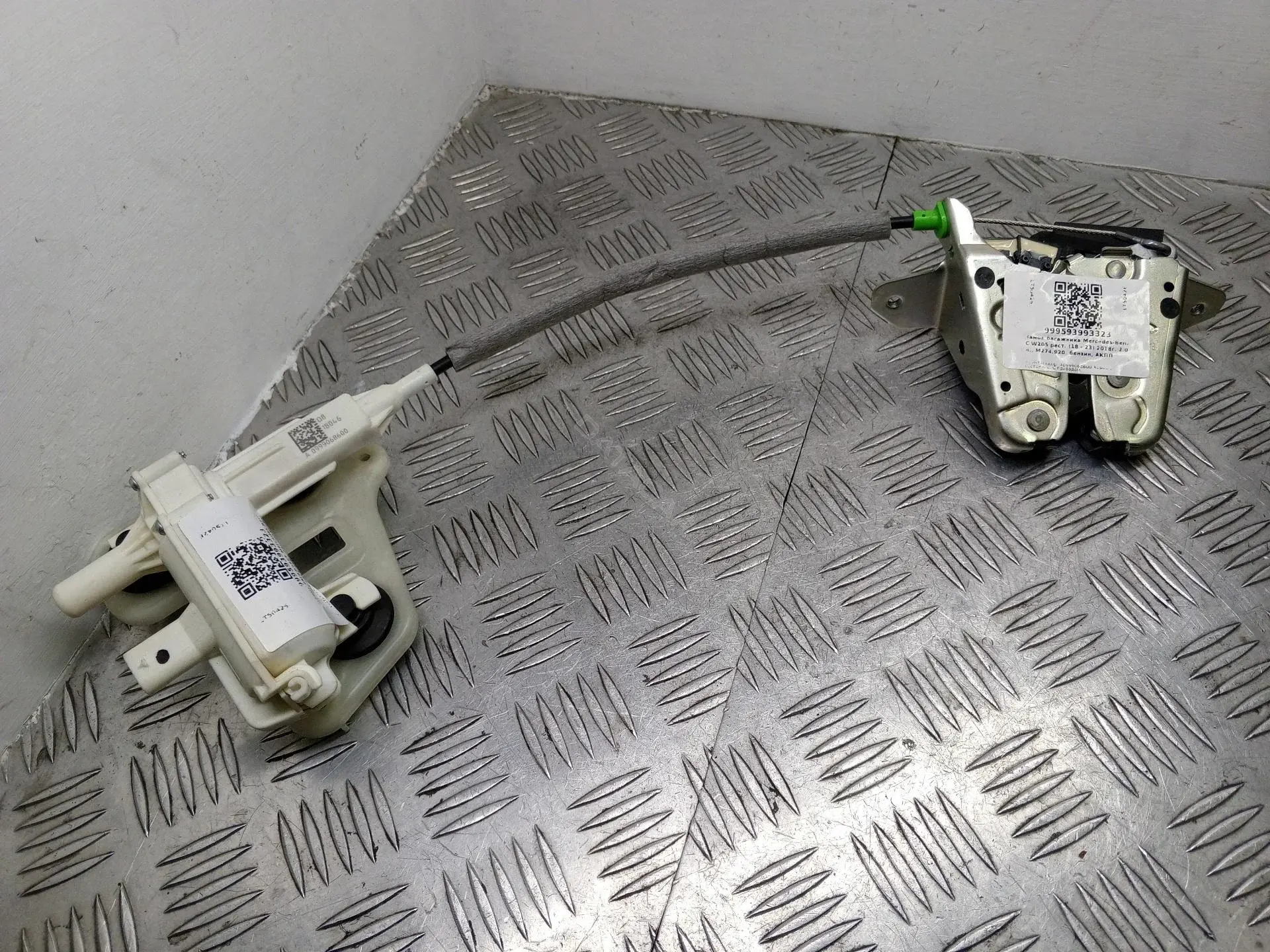 Замок крышки багажника A0997400600, A0999068600