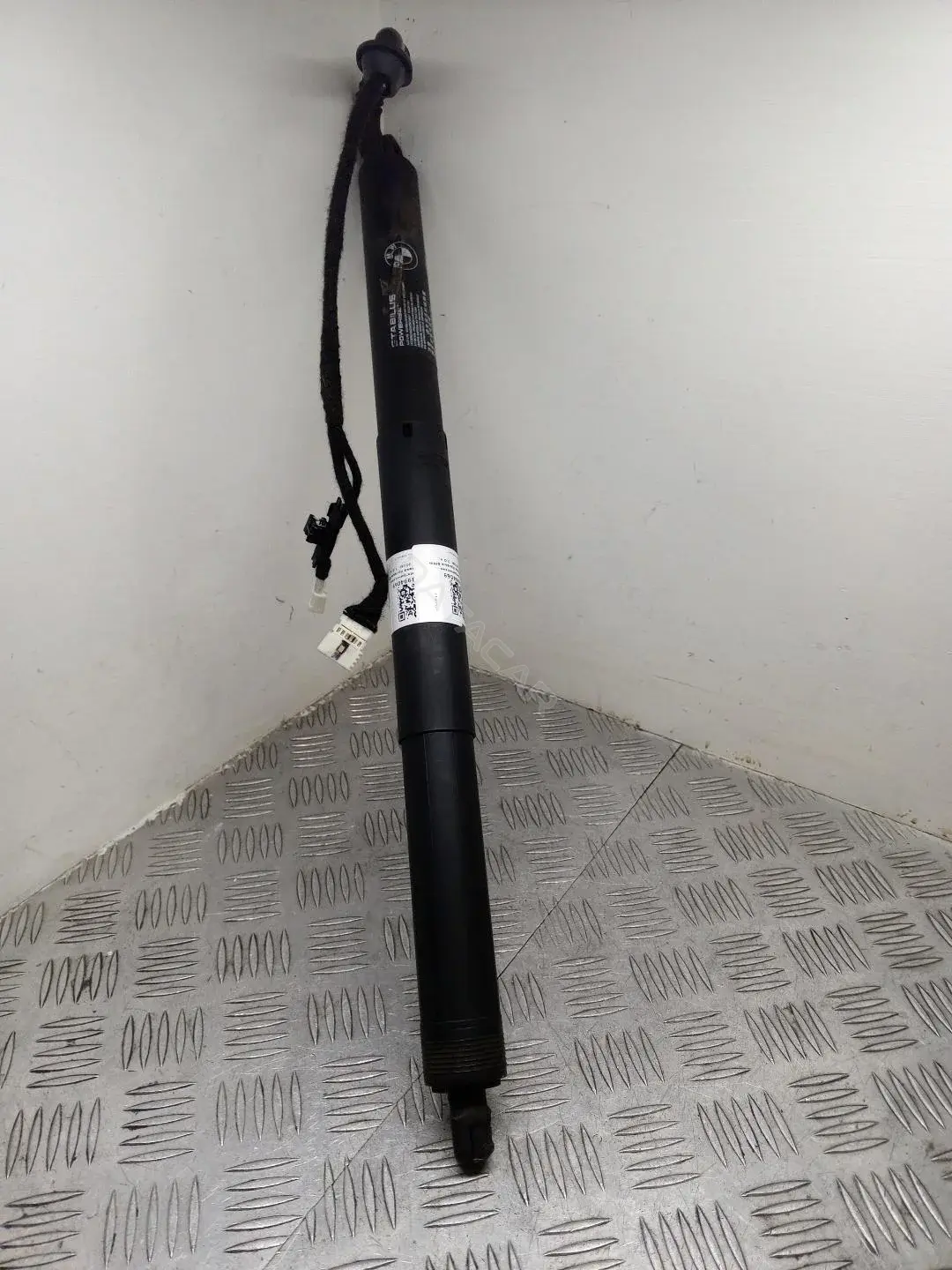 Амортизатор крышки багажника, капота, заднего стекла 51247449810, 7449810