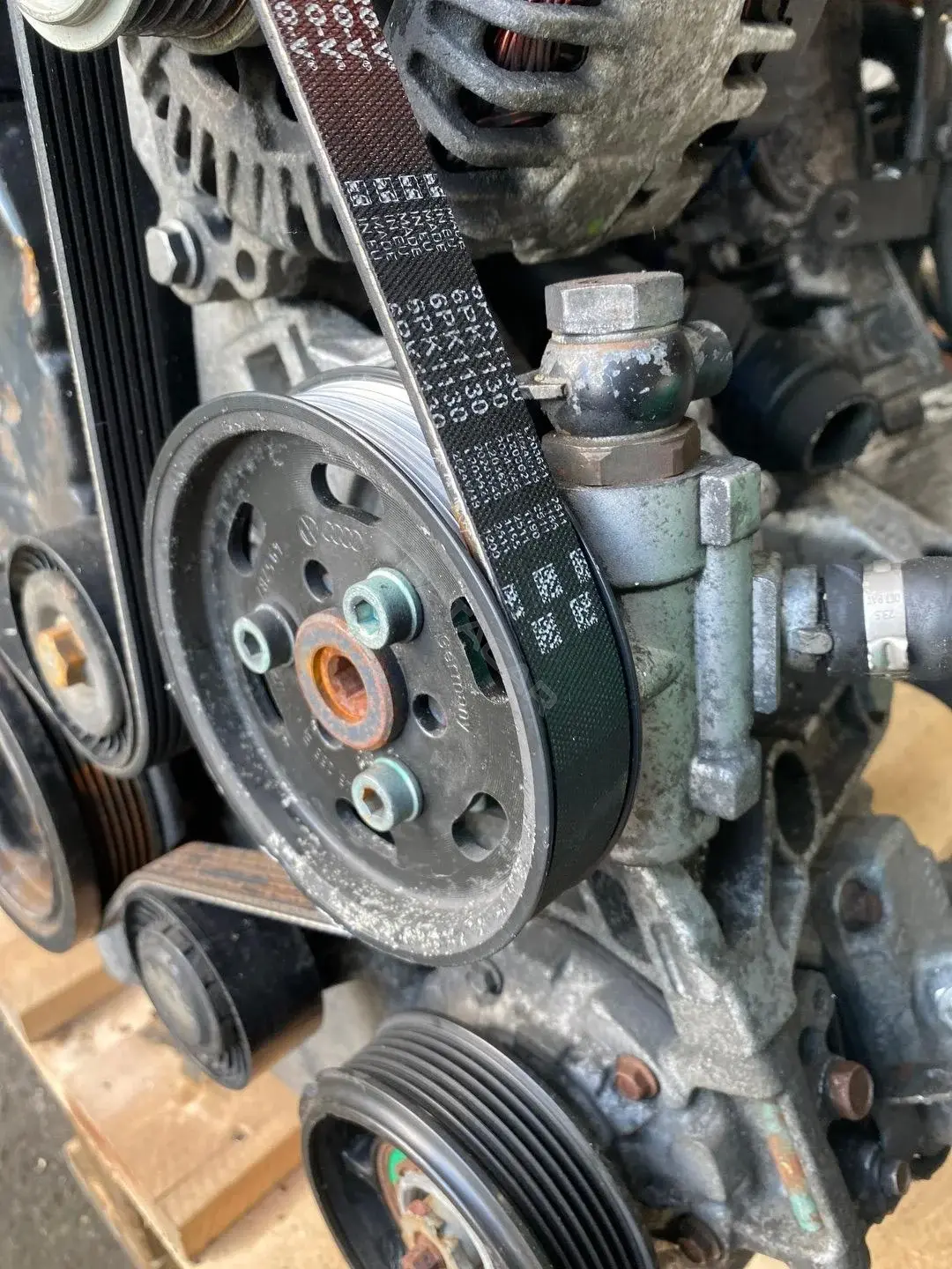 Насос гидроусилителя руля 8EO145155