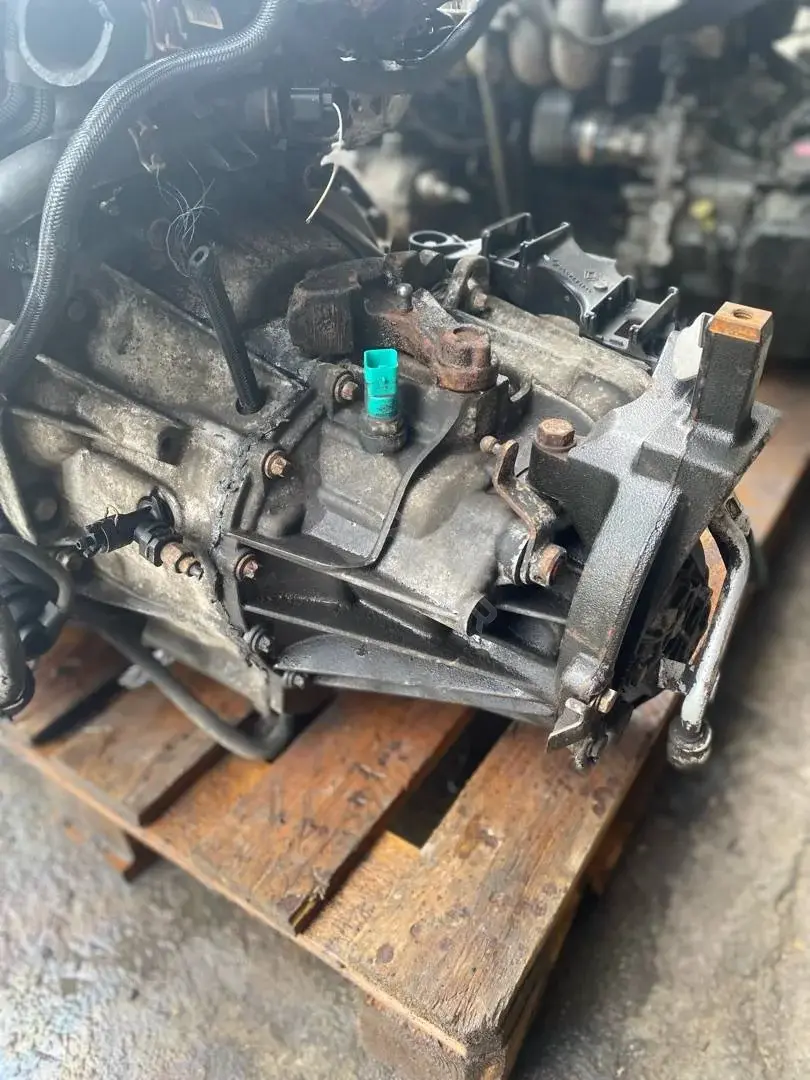 Механическая коробка передач (МКПП) 320107483R, 8200460604, M9T870