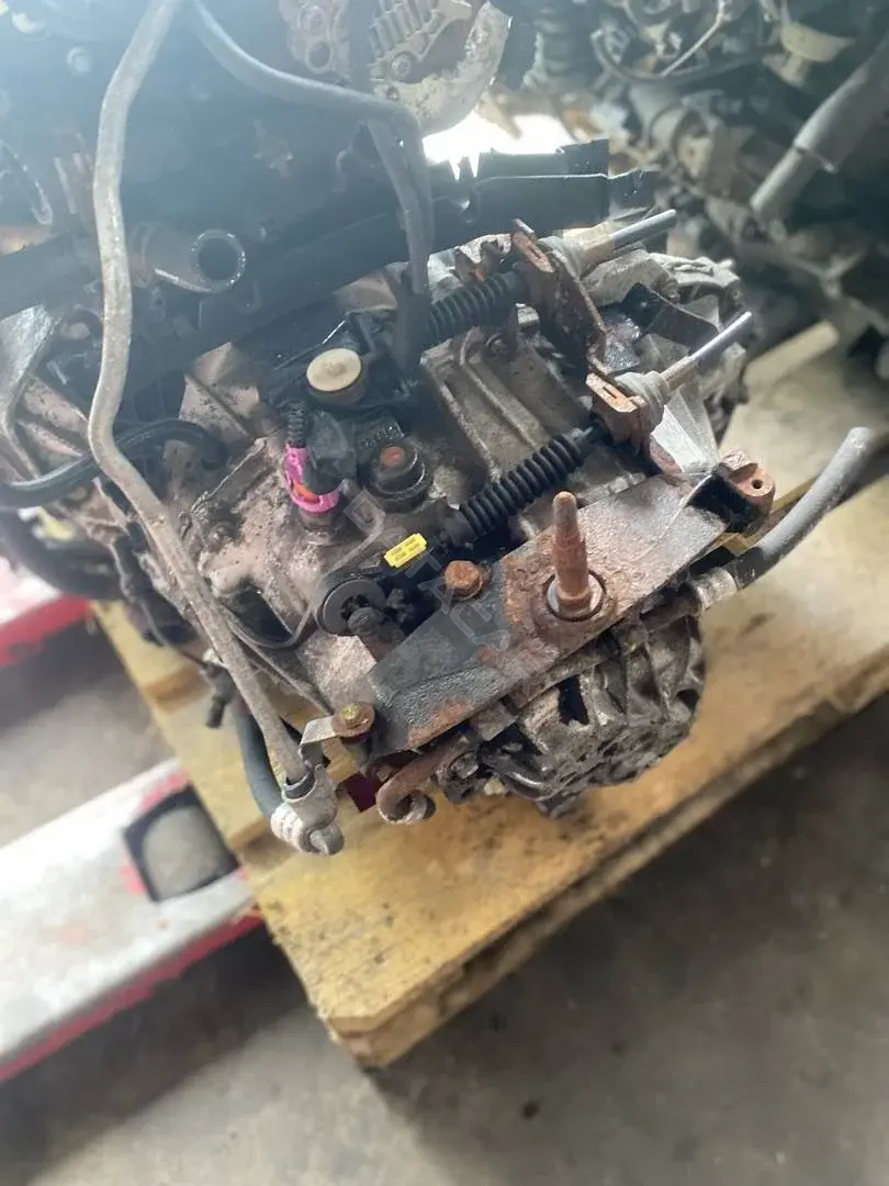 Механическая коробка передач (МКПП) 8200546200, M9R780, M9R782