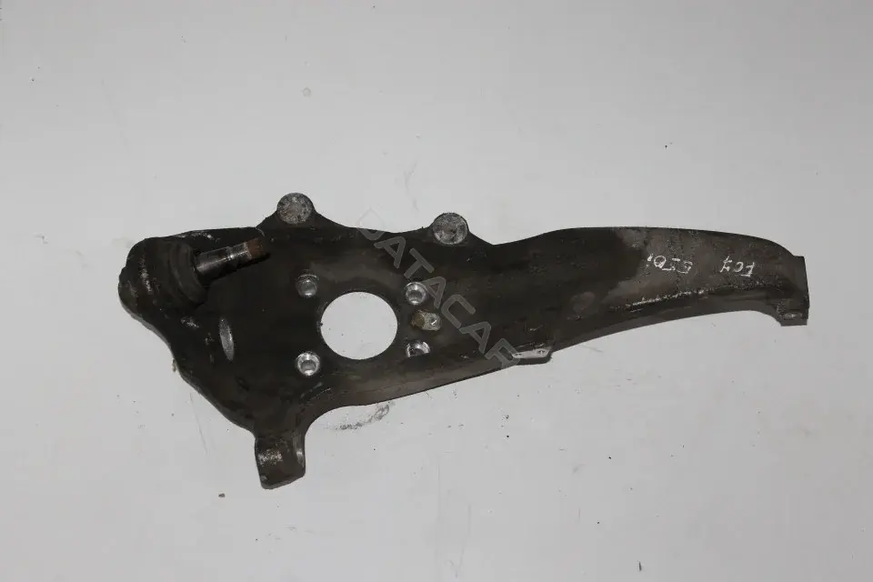 Поворотный кулак 6777749