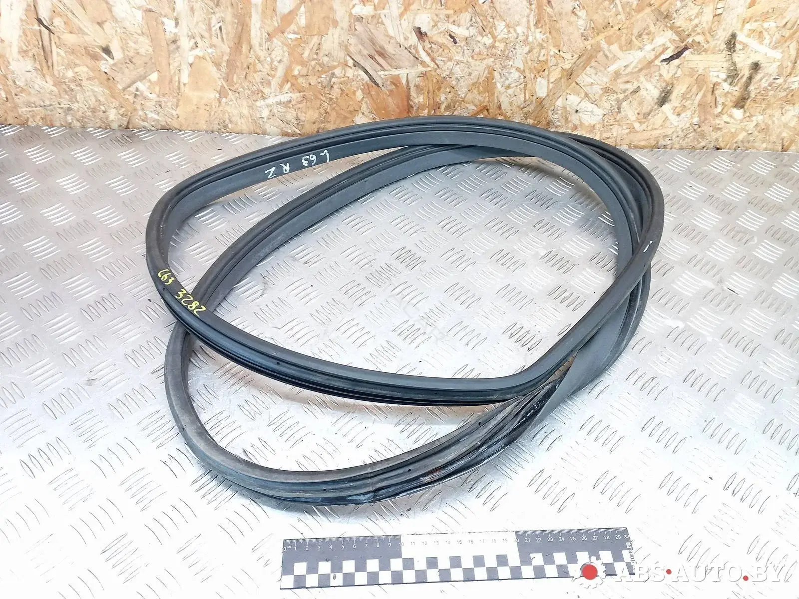 Уплотнитель двери A1686920276