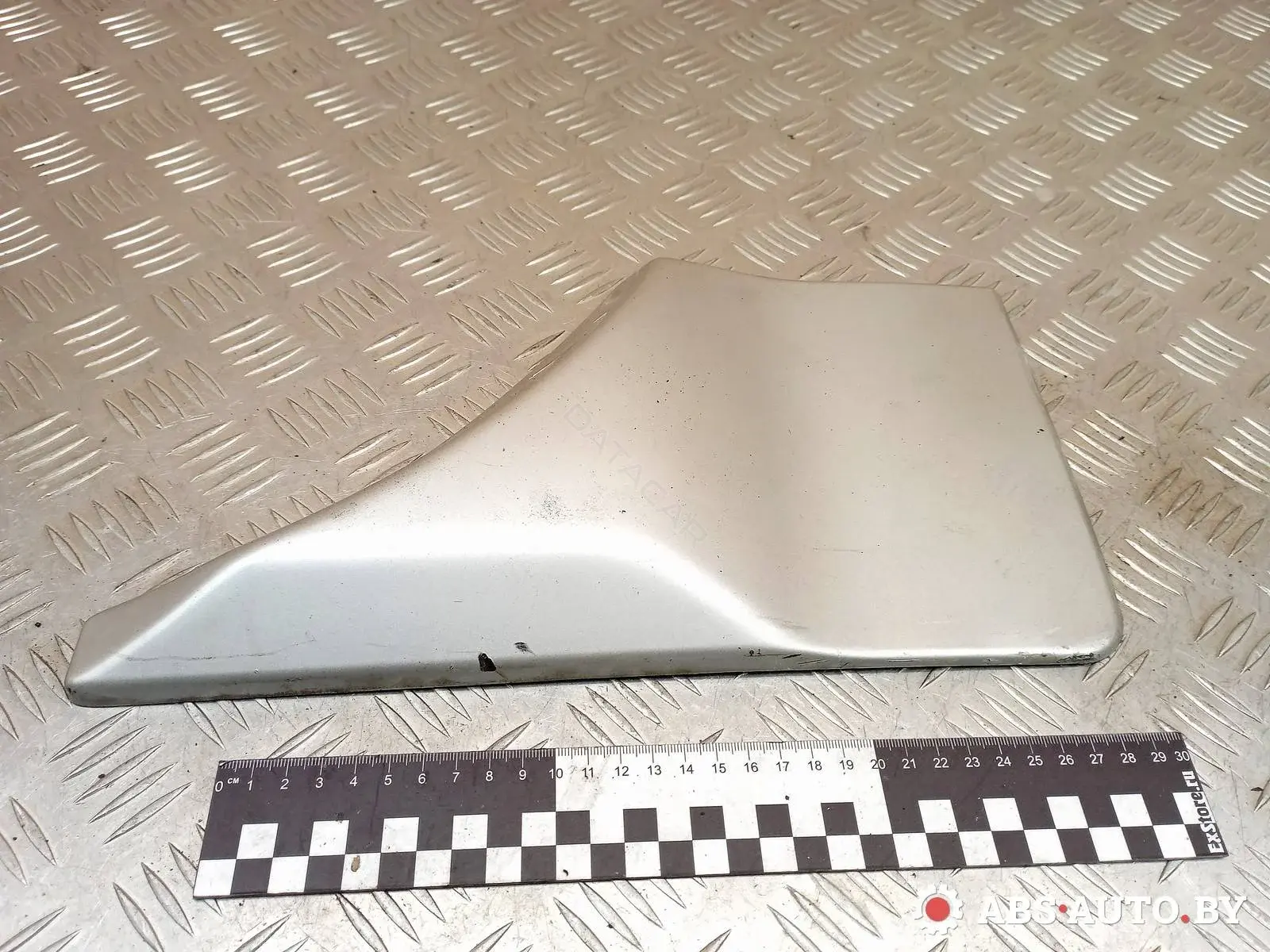 Обшивка крышки багажника MN117244