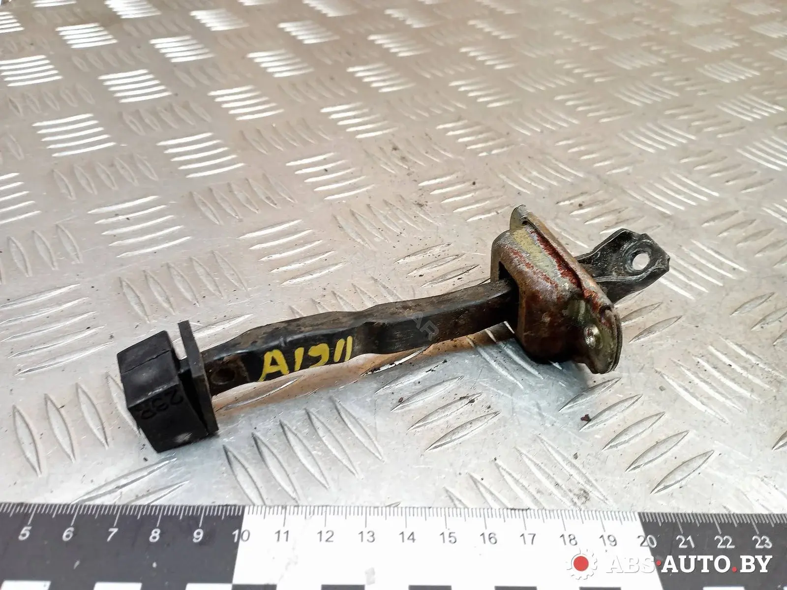 Ограничитель двери MR436701