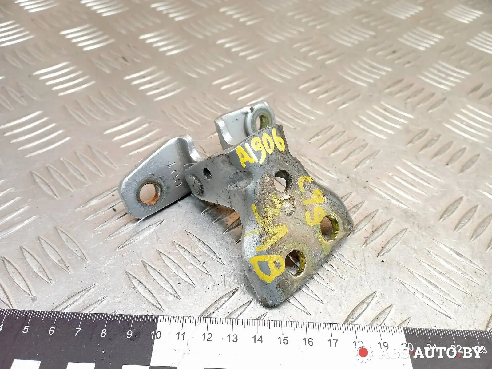 Петля двери MR220211
