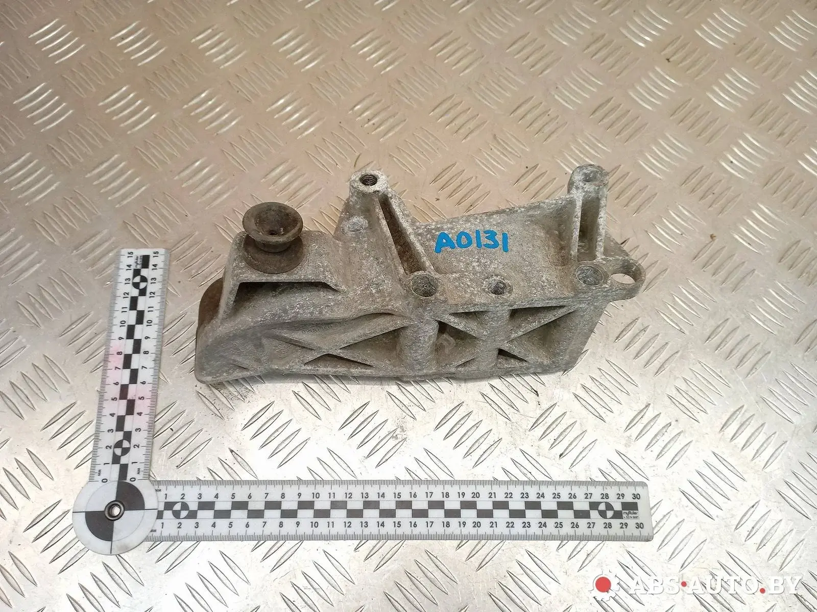Кронштейн двигателя 8200140436