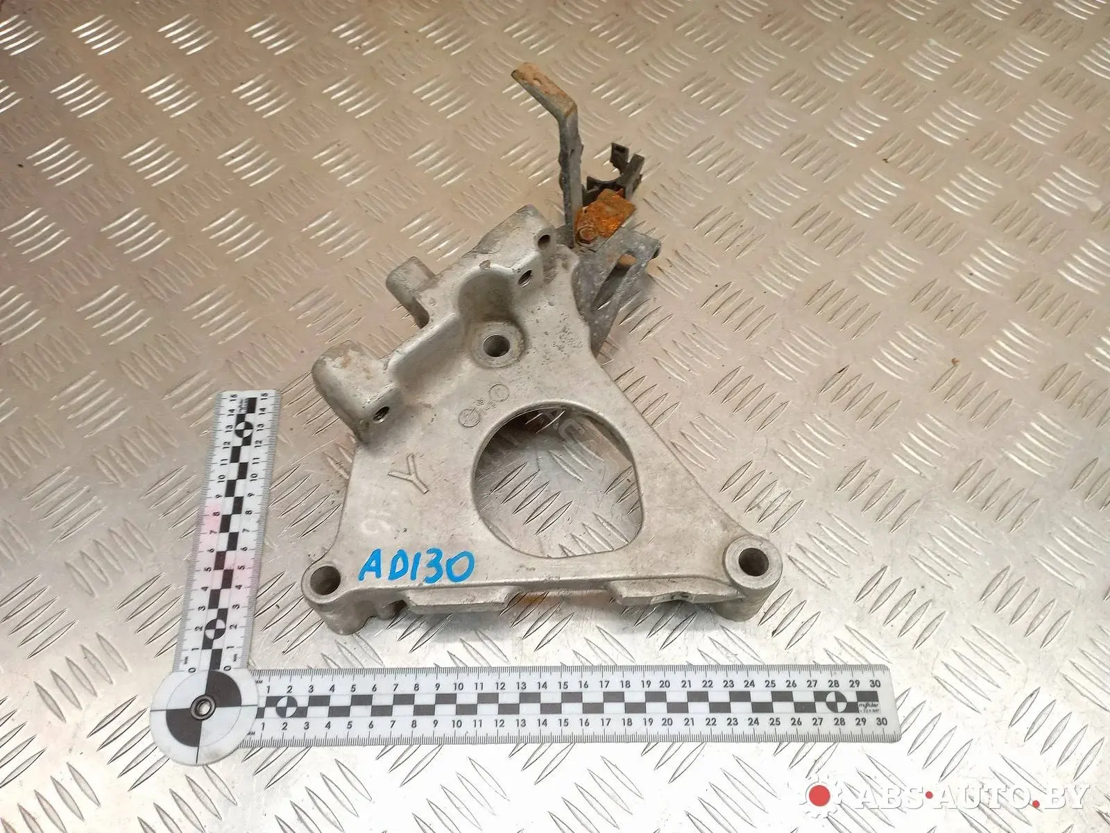 Кронштейн двигателя 8200134981