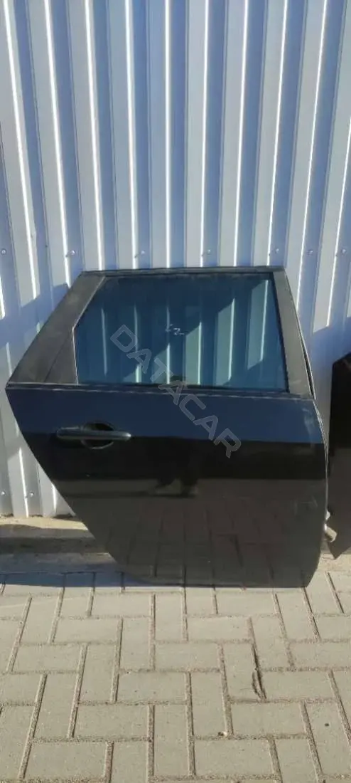 Дверь 82100BA130