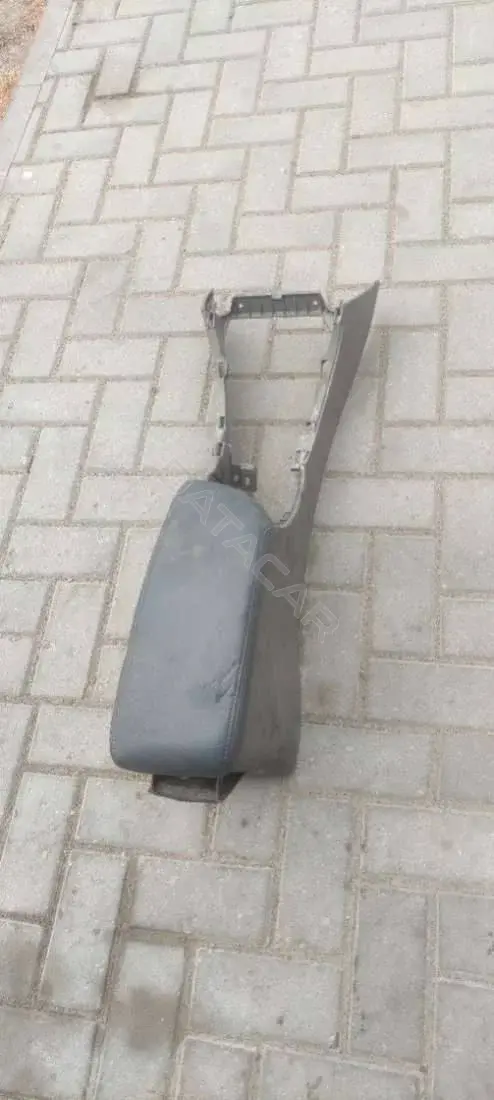 Подлокотник 8200362628