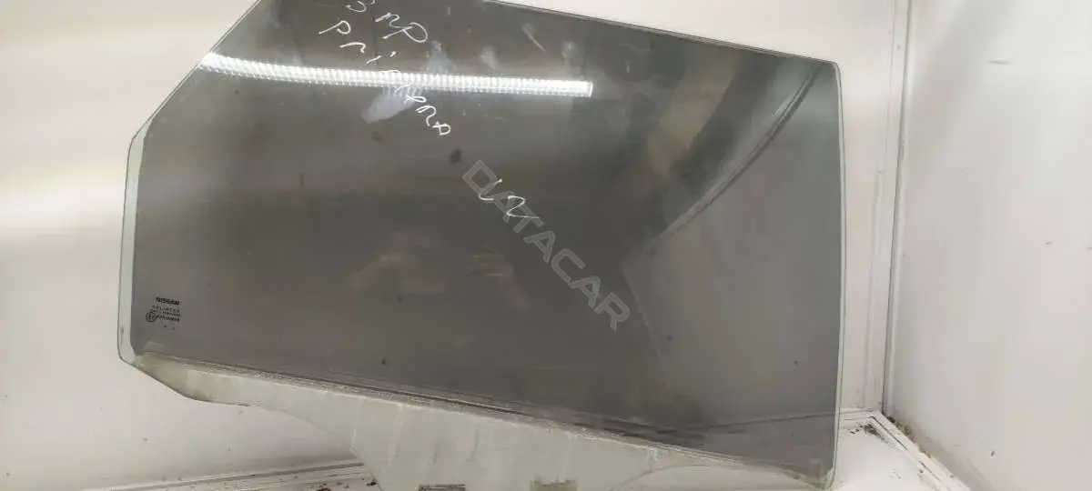 Стекло двери 82300AV700