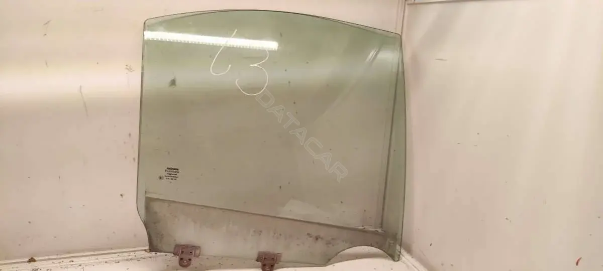 Стекло двери 82300BM701