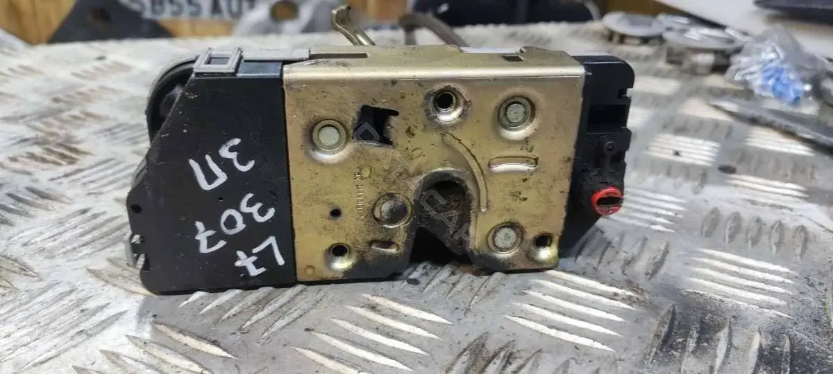 Замок двери 9138C0