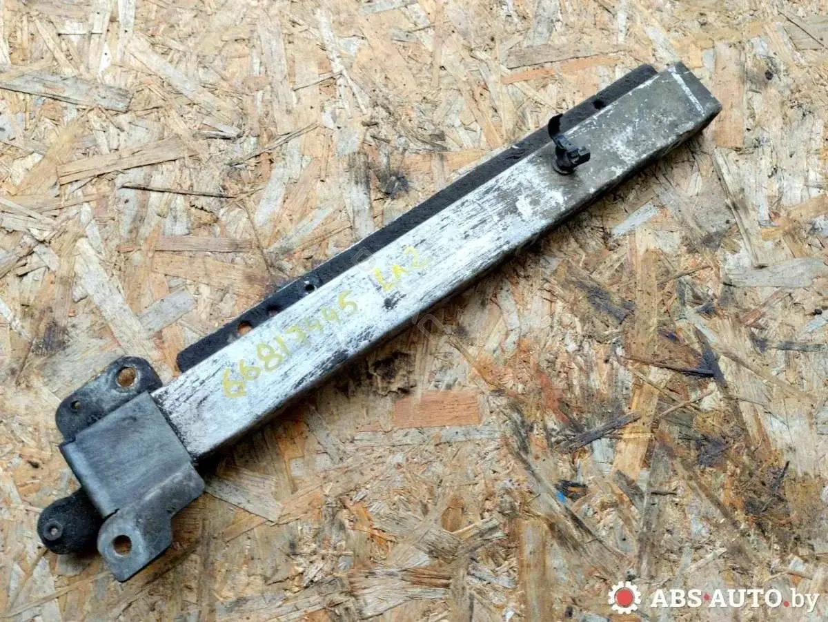 Кронштейн-направляющая бампера P2500666