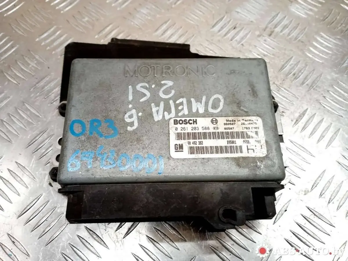 Блок управления двигателем 0261203588, 90492382
