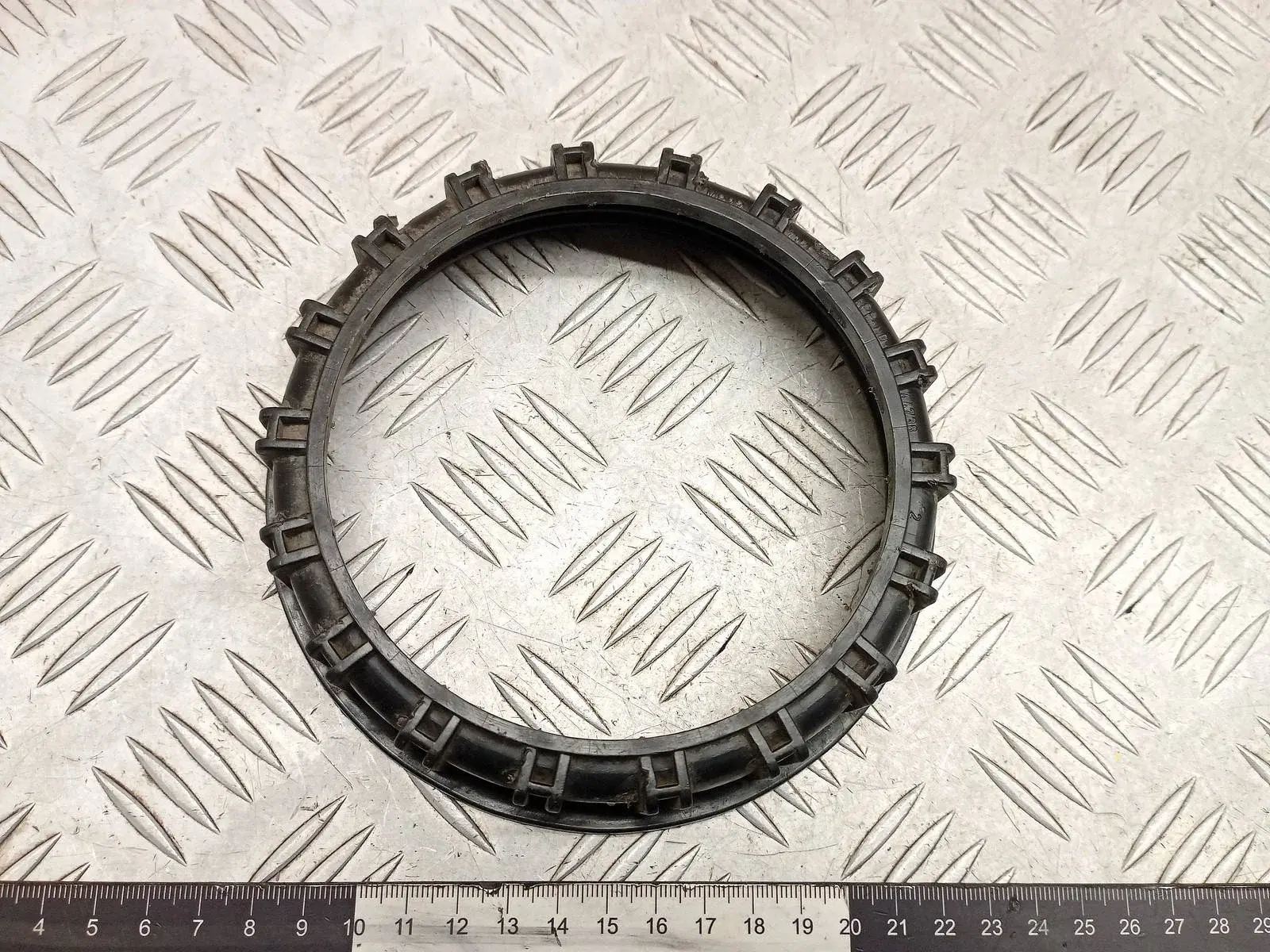 Гайка топливного бака MR271375