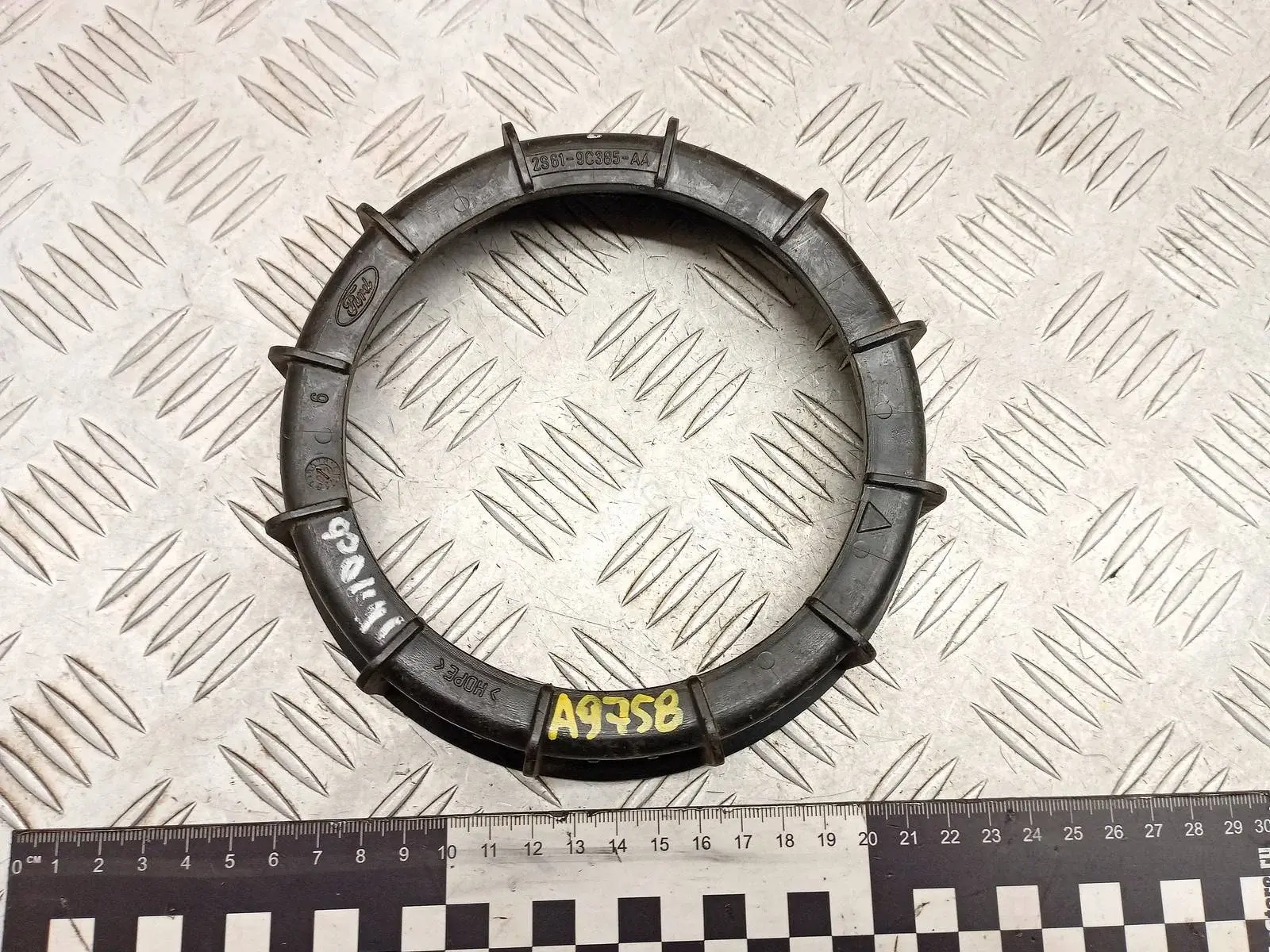 Гайка топливного бака 2S619C385AA