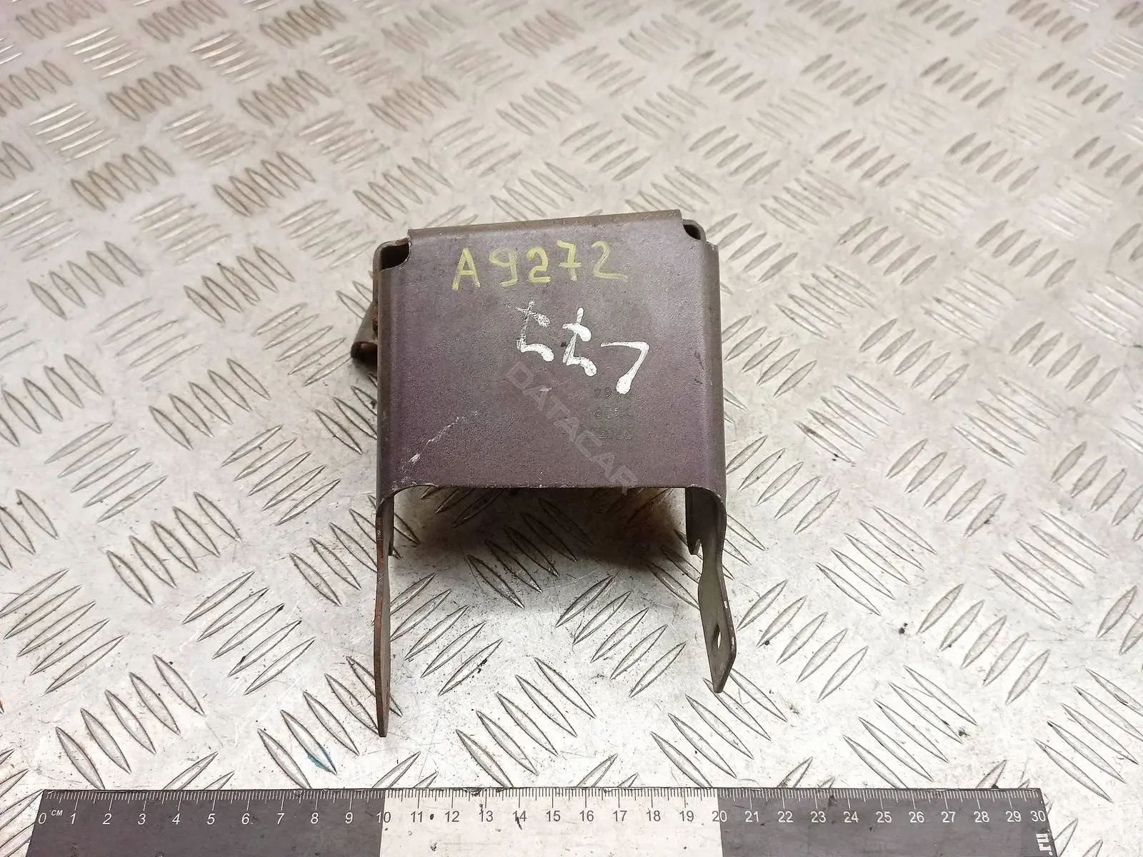 Кронштейн-направляющая бампера 7212XE