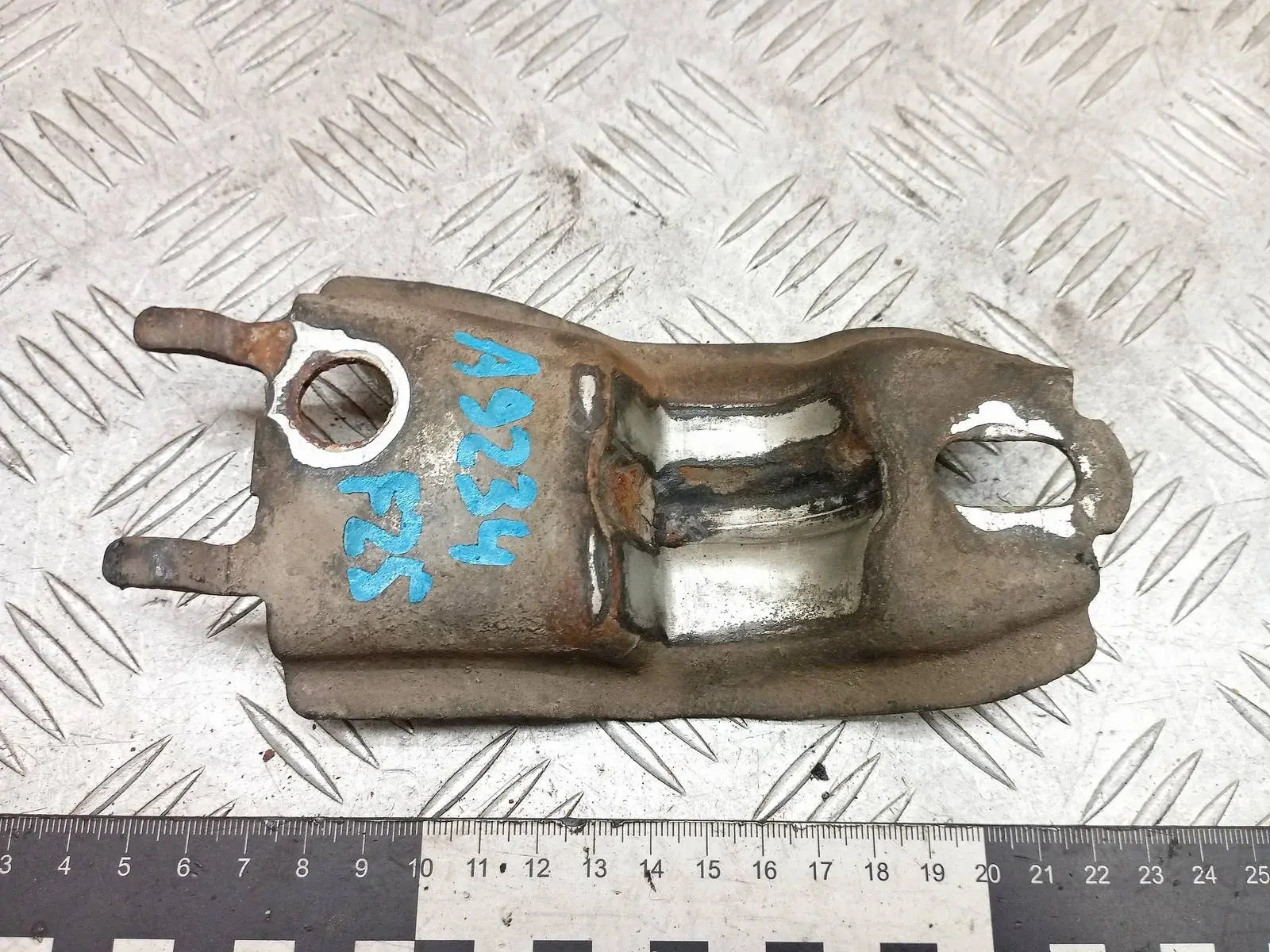 Скоба стабилизатора 96839076