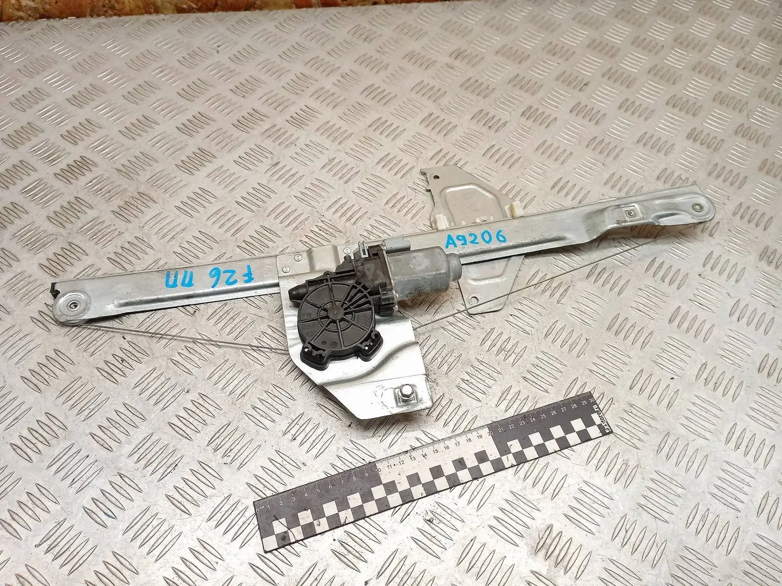 Стеклоподъемник 402104B, 9680557880