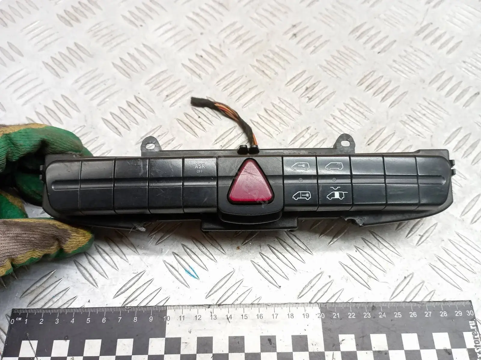 Кнопка аварийки 3311010200, 6395454407