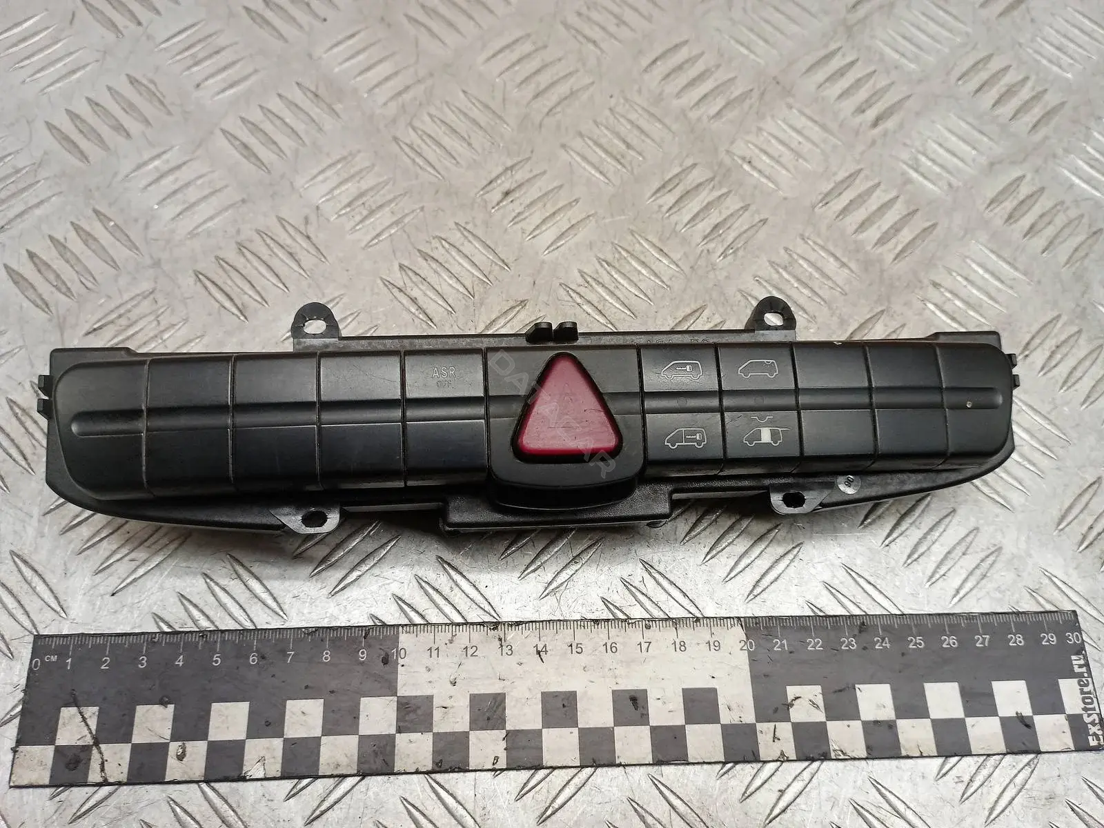 Кнопка аварийки 3311010103, 6395454407