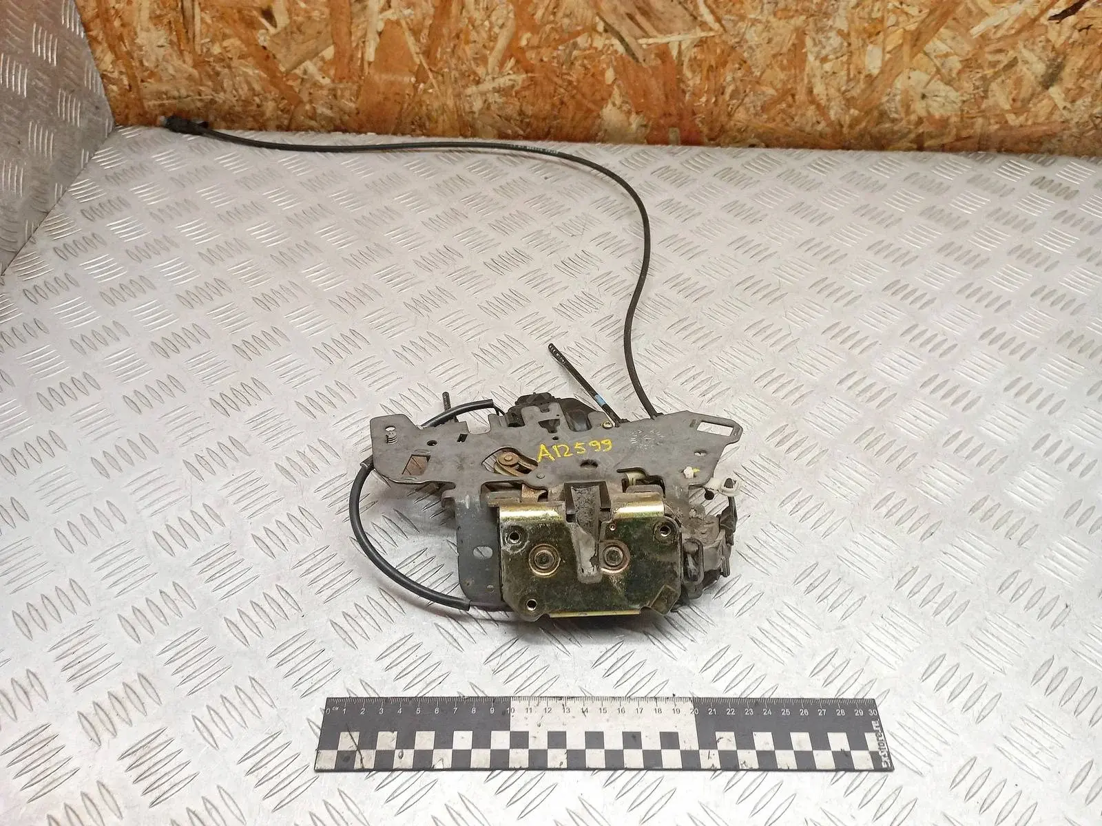 Замок двери 5093404AD