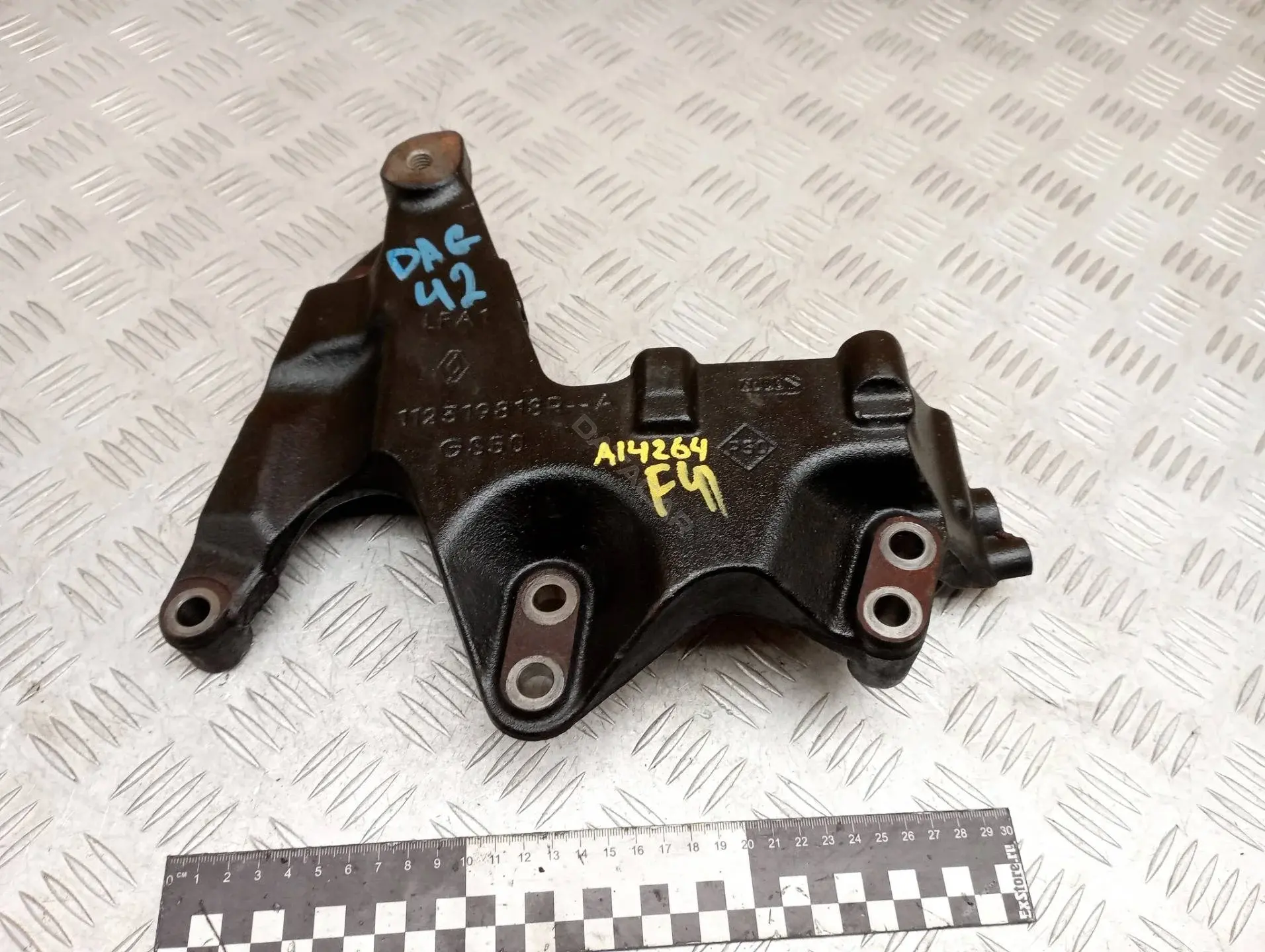 Кронштейн двигателя 112319818R, 112319818RA