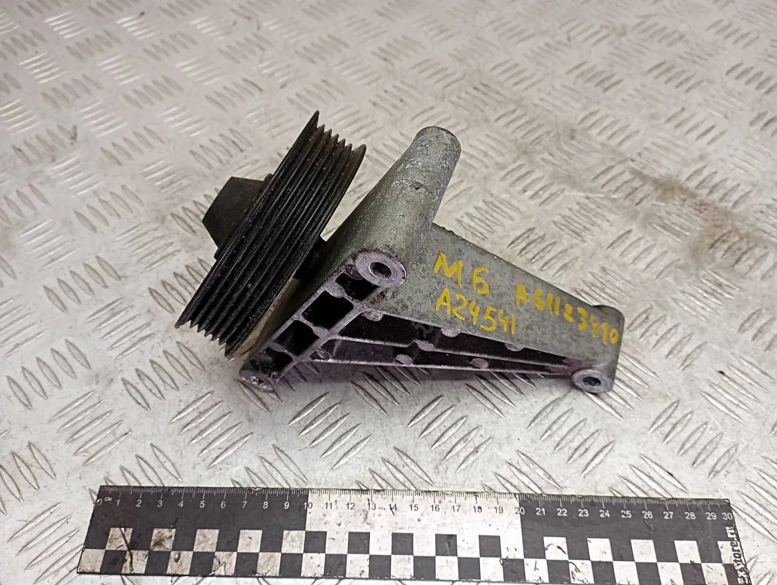 Ролик обводной приводного ремня A6112341039