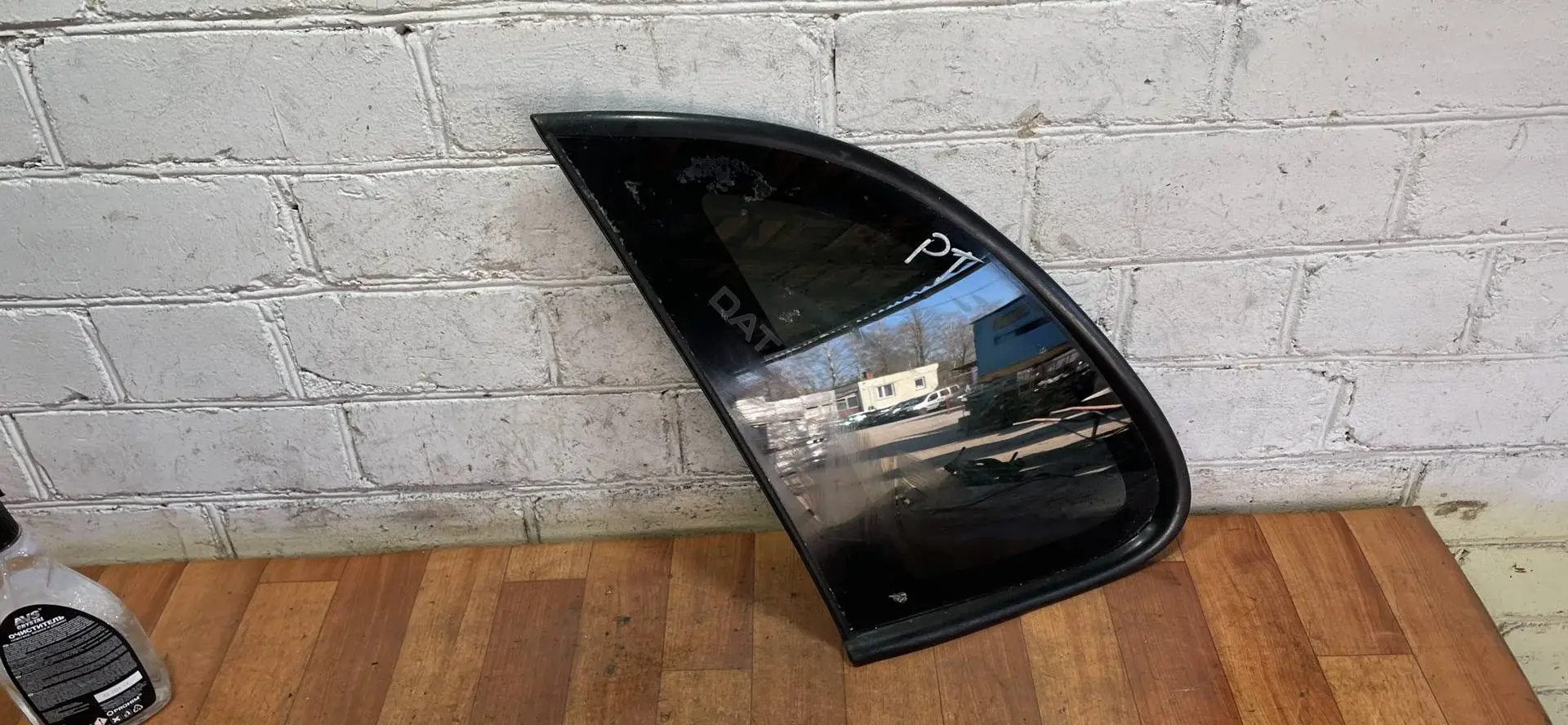Стекло двери E943R004589