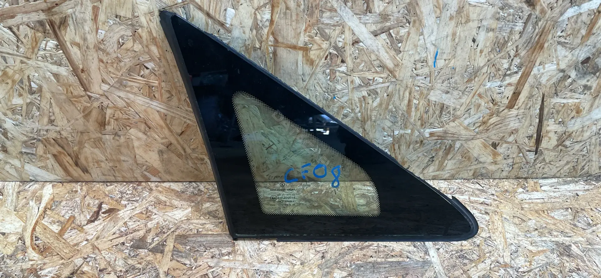 Стекло двери E943R000016