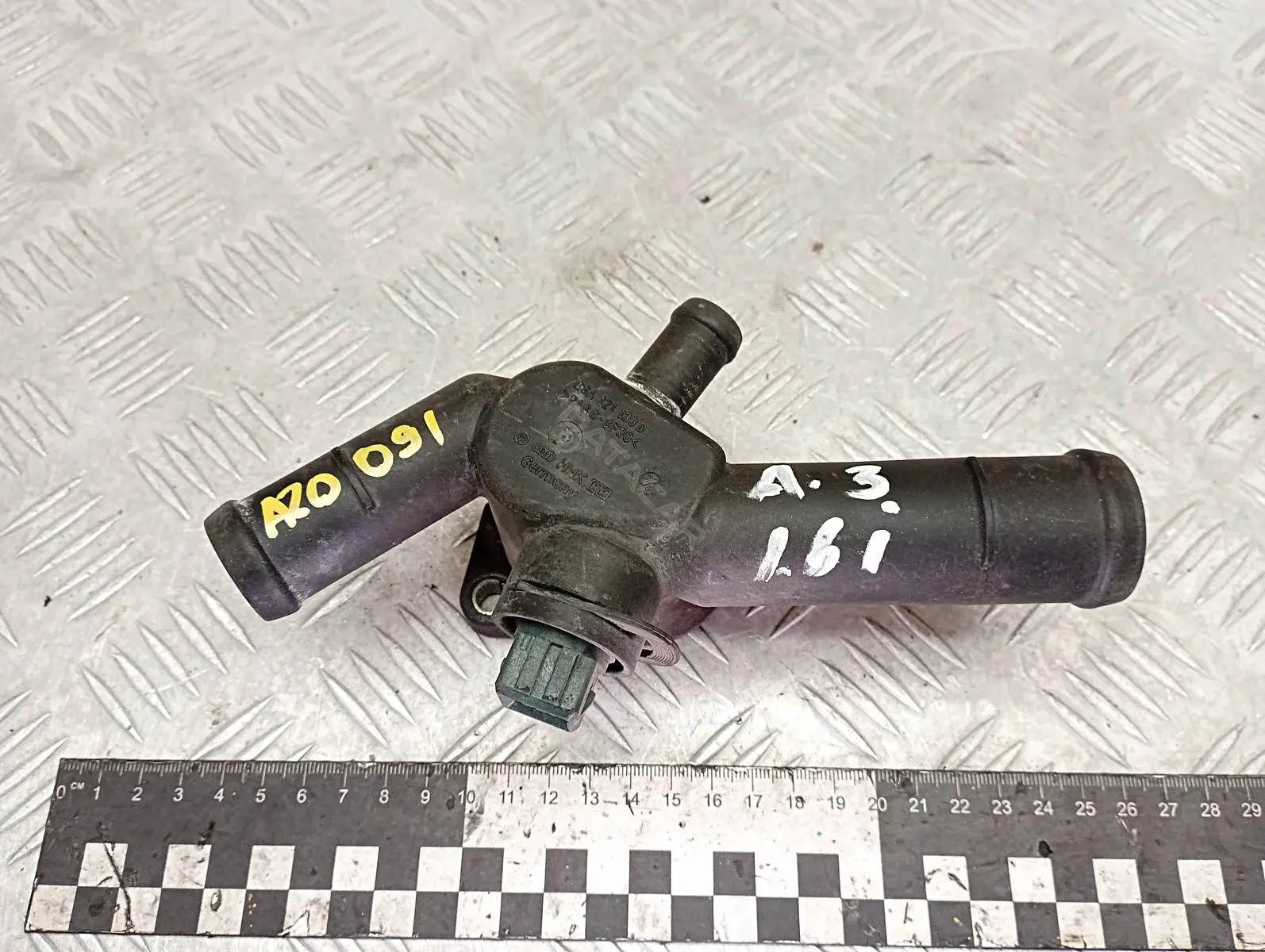 Фланец охлаждающей жидкости 06A1211132, 06A121132, 06A121133D