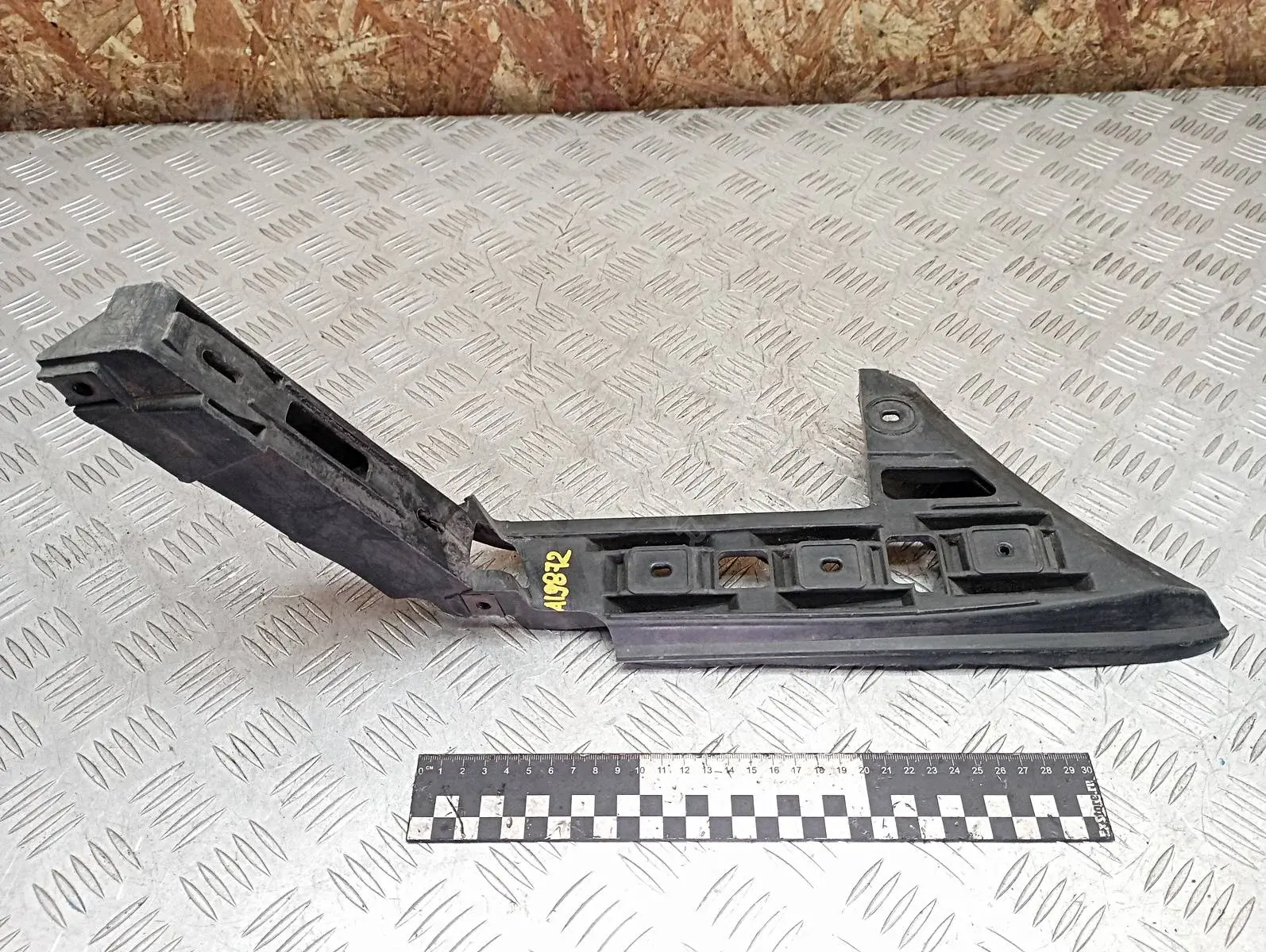 Кронштейн-направляющая бампера 1T0807376C