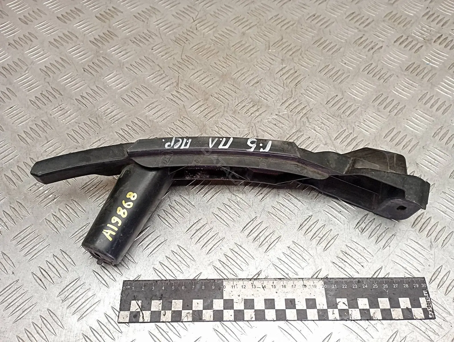 Кронштейн-направляющая бампера 1K0807889A, 8003010SX, 9513047