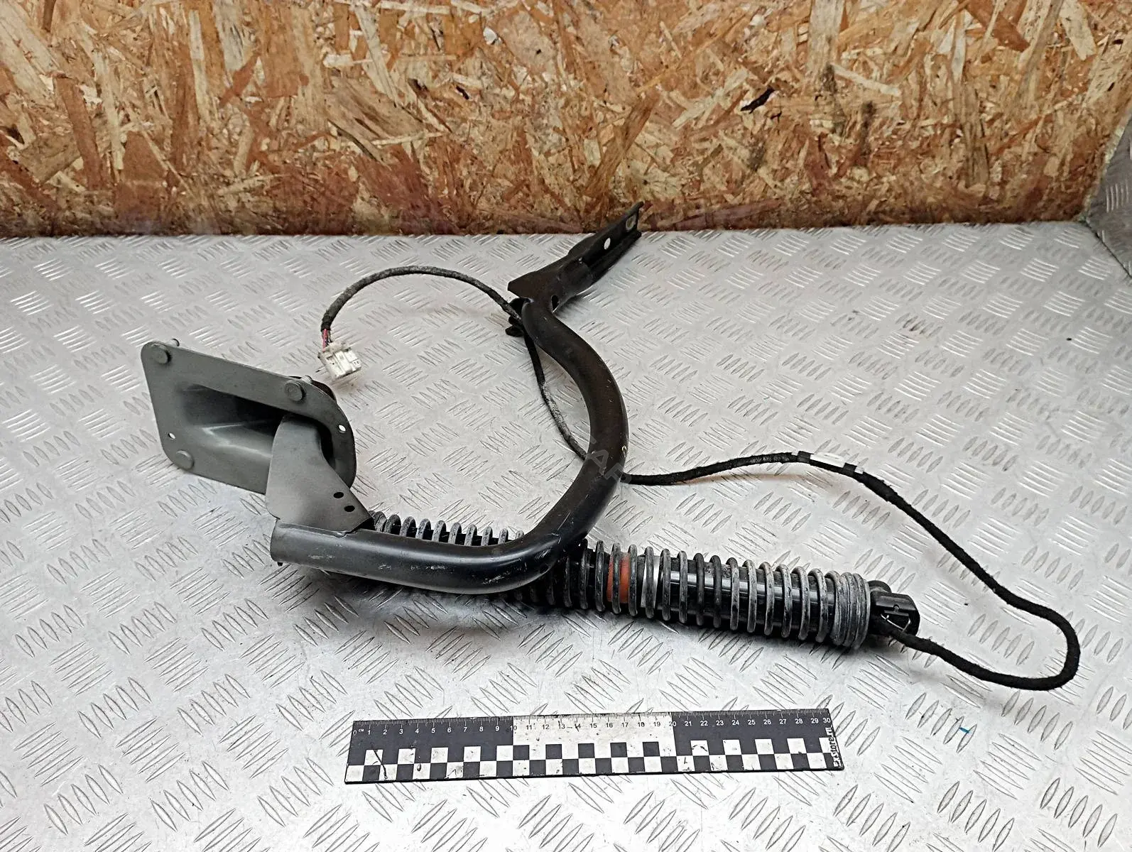 Амортизатор крышки багажника, капота, заднего стекла 7185254