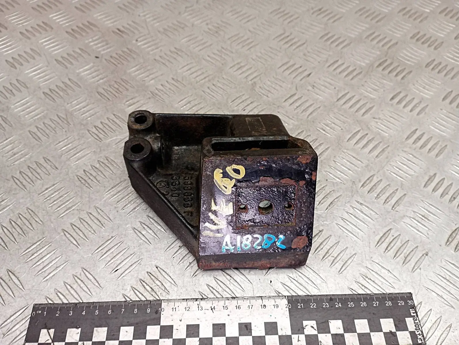 Кронштейн двигателя 599388F, GS50
