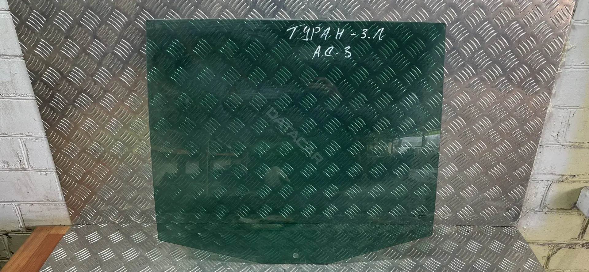 Стекло двери 1T0845025J