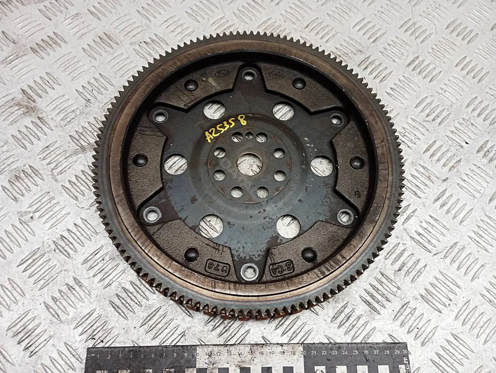 Маховик 232004A040