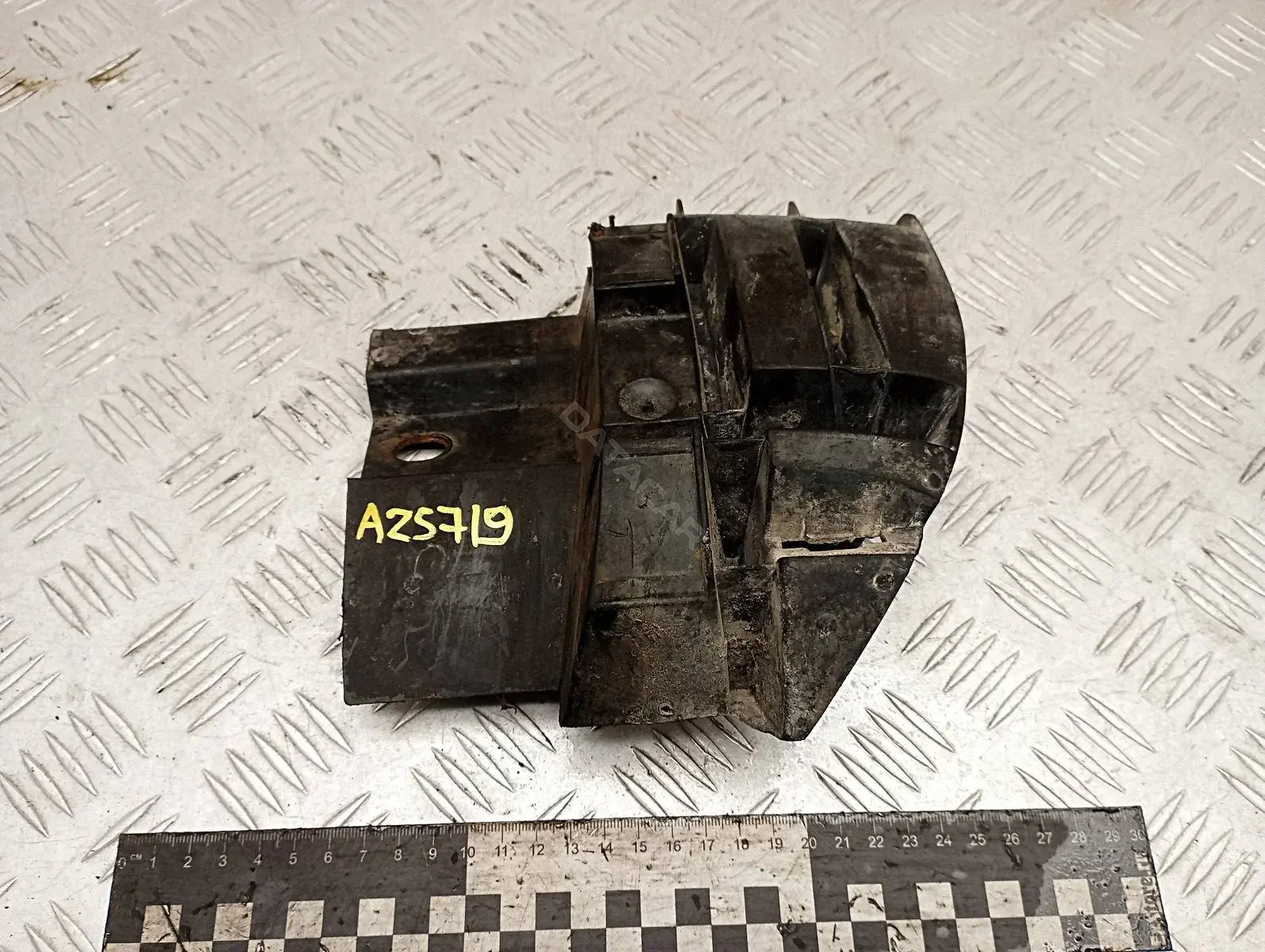 Кронштейн-направляющая бампера 9018850116, A9018850116