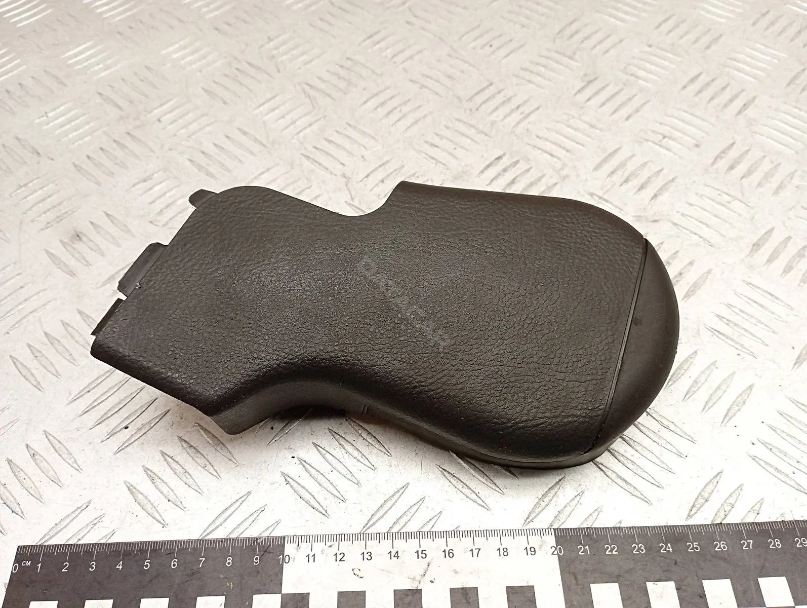 Пластик сиденья 890352B150