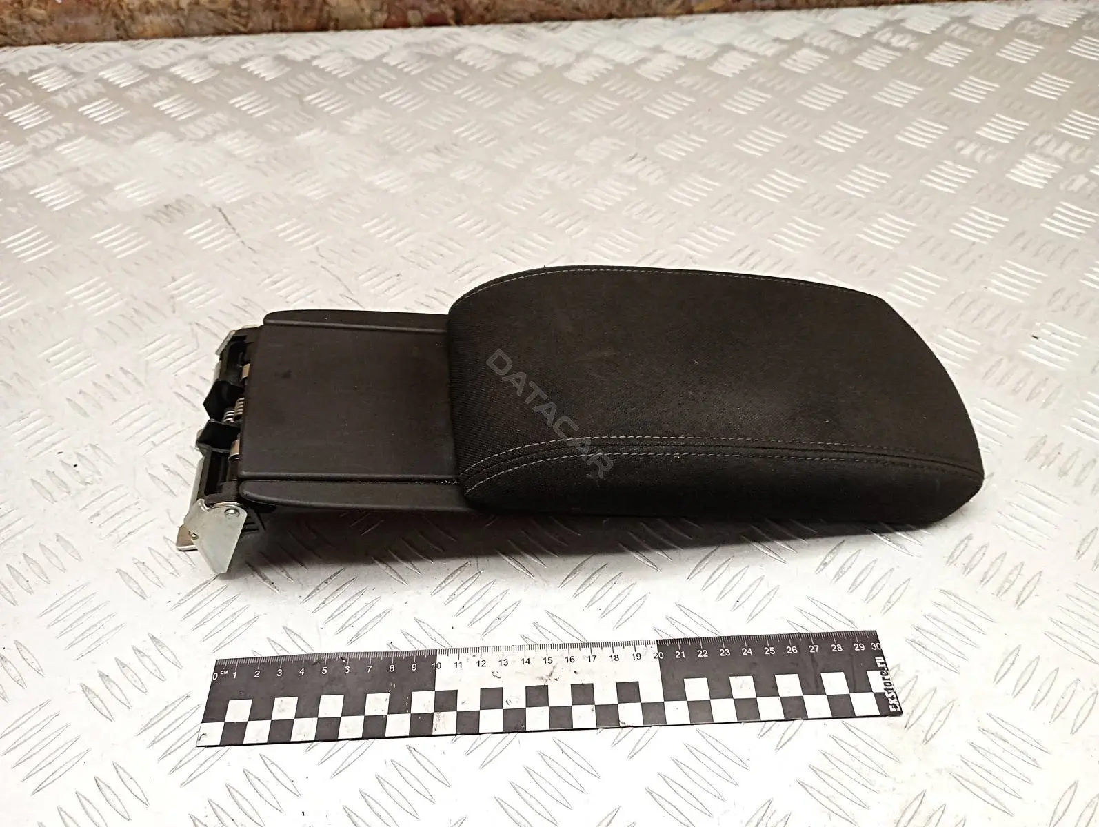 Подлокотник 1301924XZD