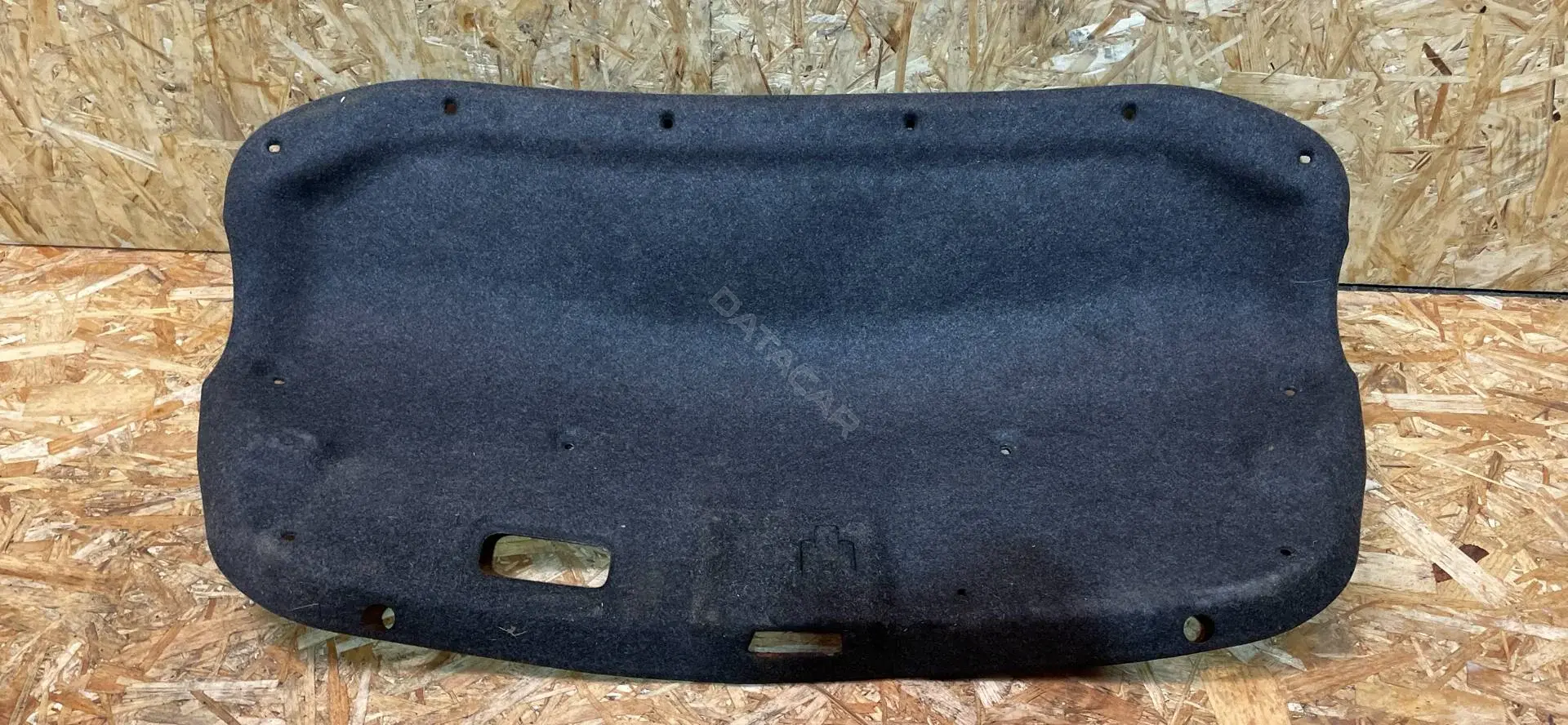 Обшивка крышки багажника GS2A68950
