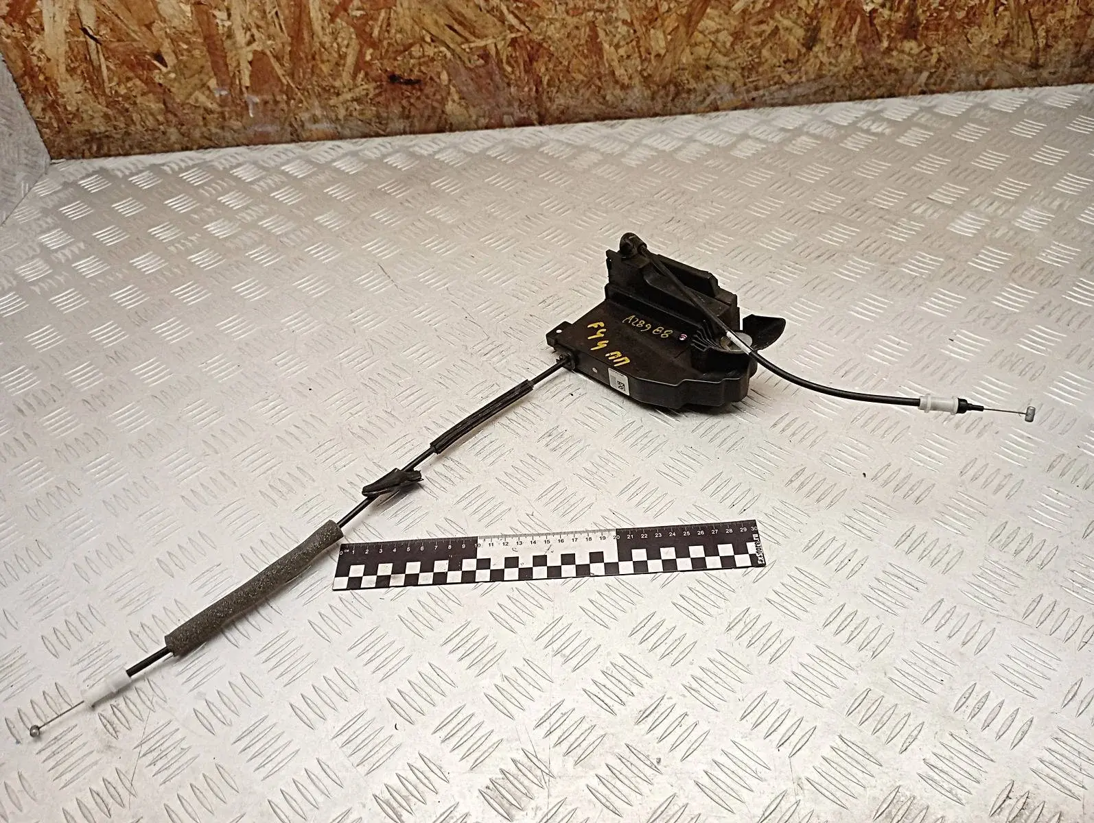Замок двери 9807954680