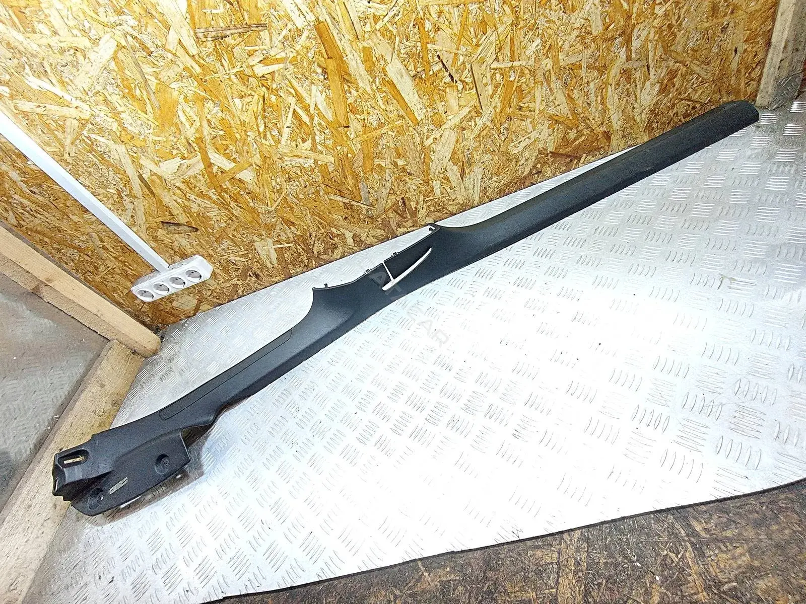 Накладка на порог 3C0853369