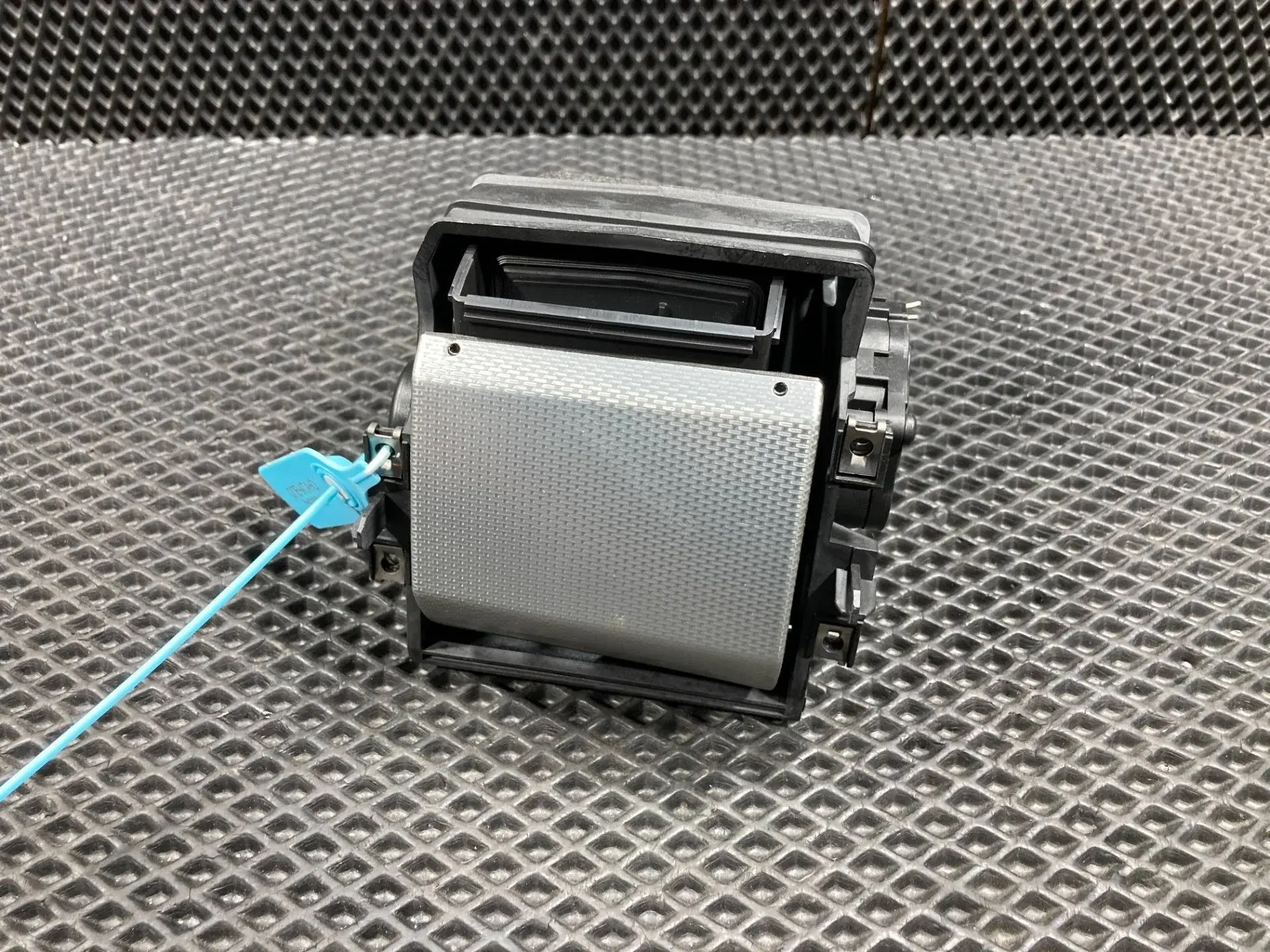 Дефлектор обдува салона GX63018B09A, GX63018B09AB, T2H23875