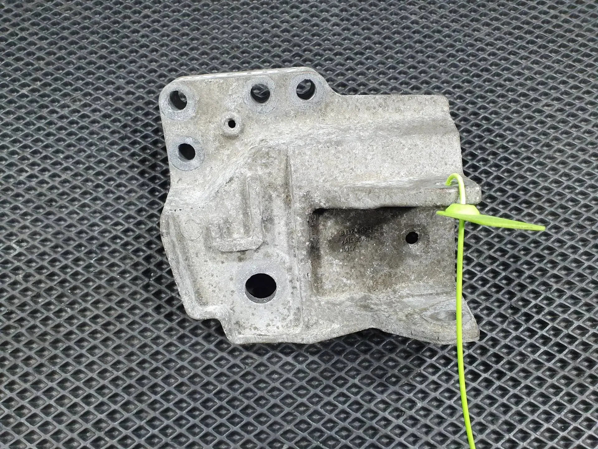Кронштейн двигателя BJ326P096CB, LR024736, LR037029