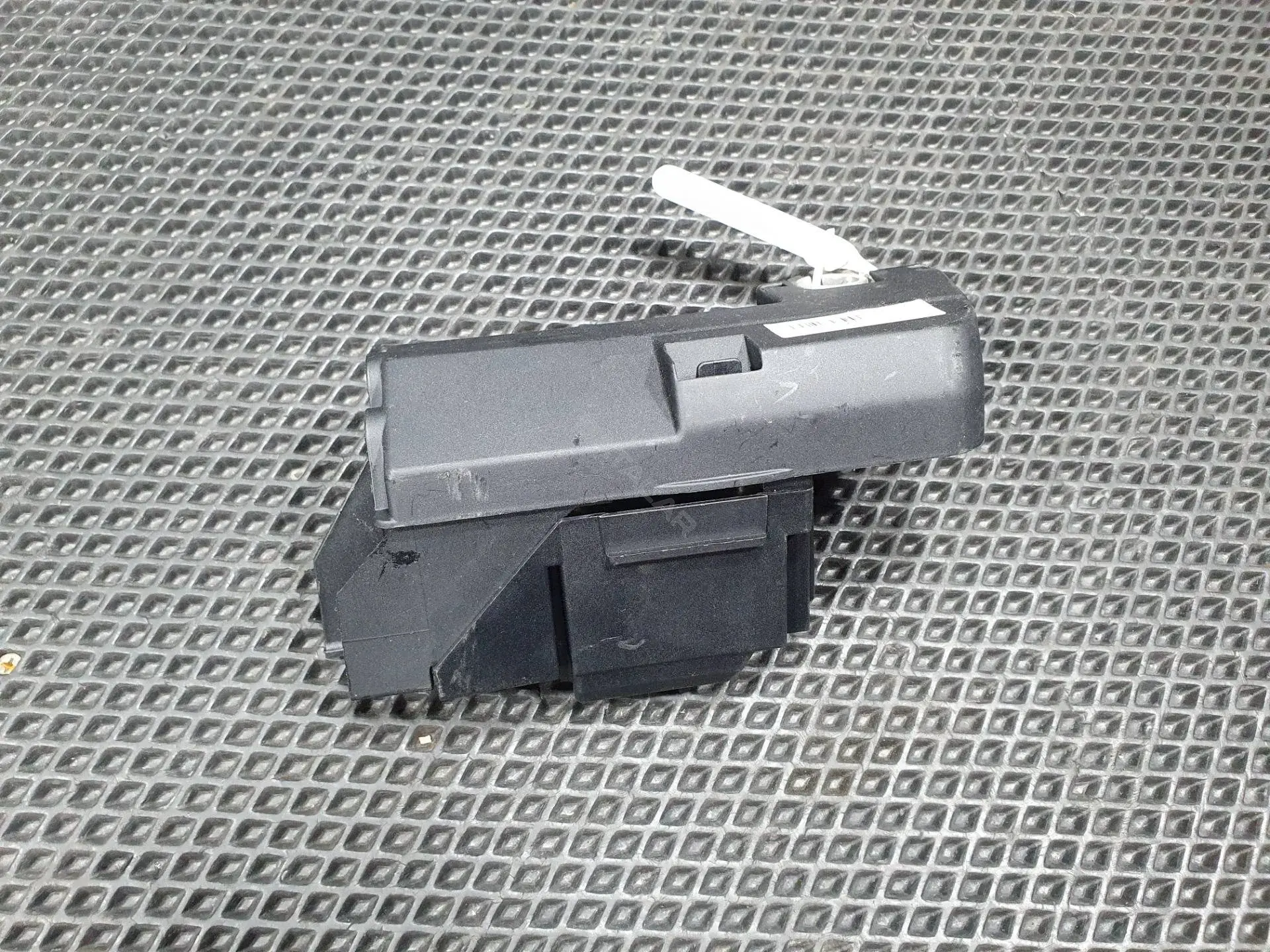 Клемма аккумуляторная 8W0915459G