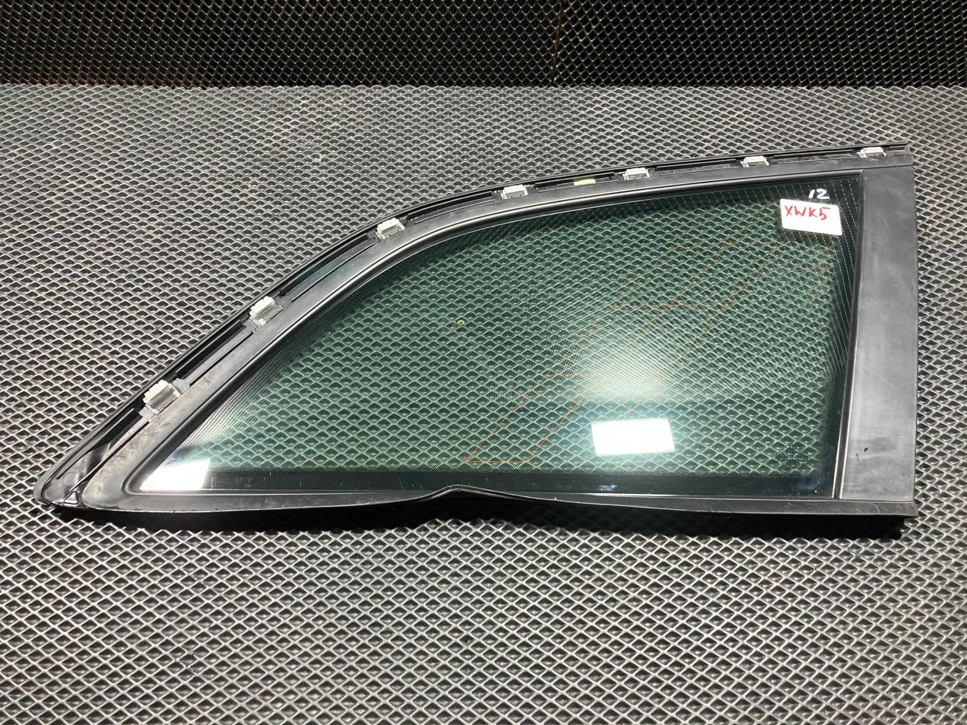 Стекло двери 4L0845300S